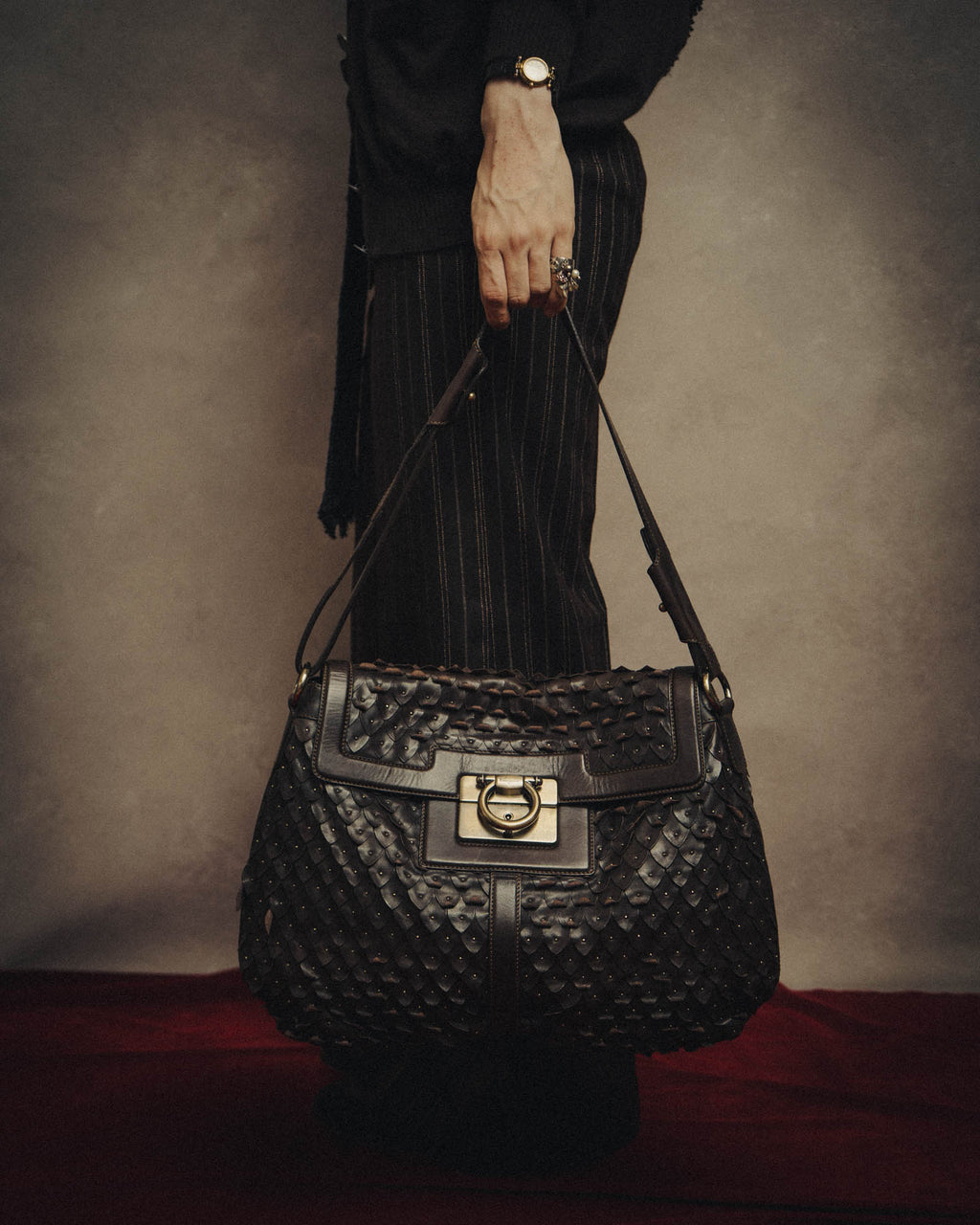 -SPECIAL- “Salvatore Ferragamo” 00’s-10’s Leather scale appliqué gancini shoulder bag