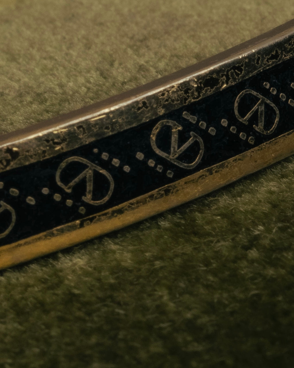 “VALENTINO“ 80’s-90’s Logo enamel ID chain bracelet