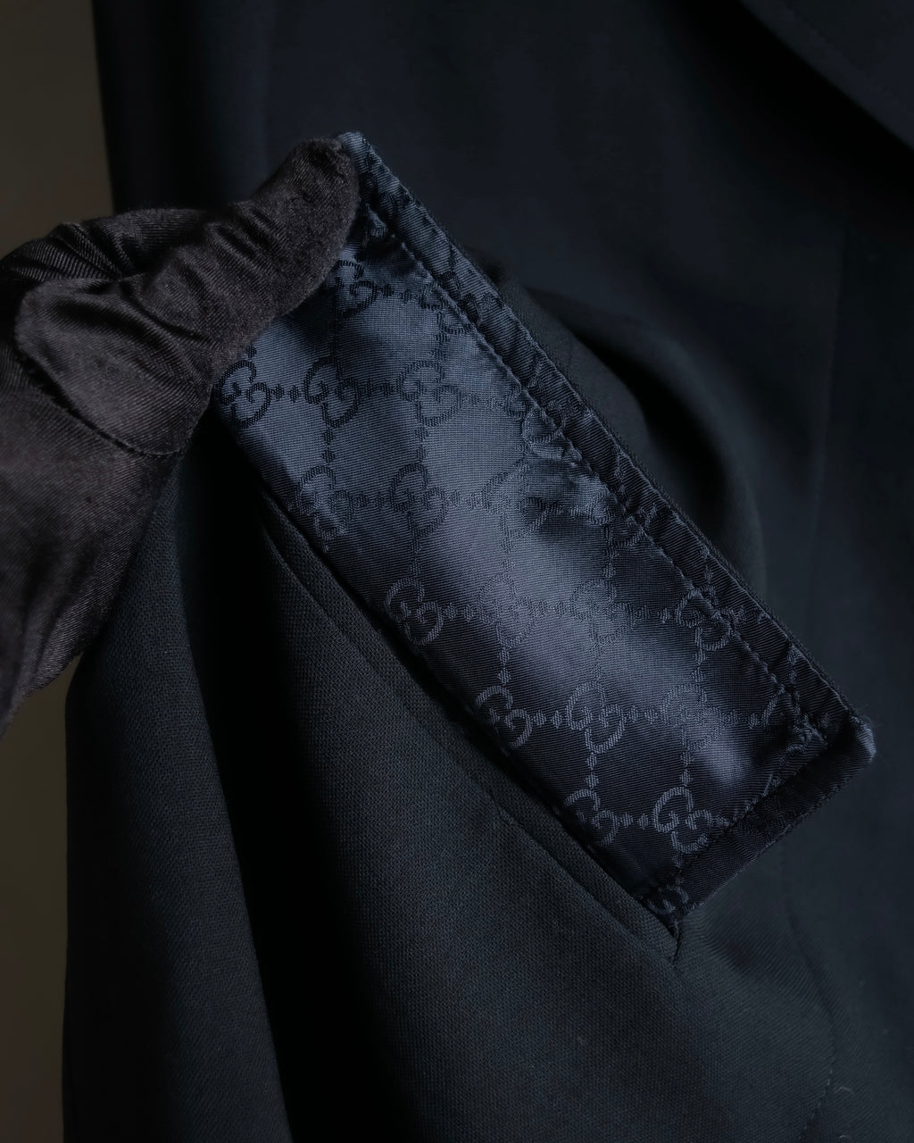 "GUCCI" 90's Beautiful draping fly-front tailored jacket