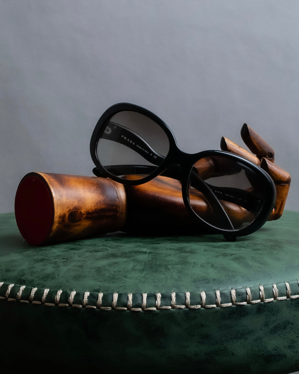 "PRADA" Logo engraved black round frame sunglasses