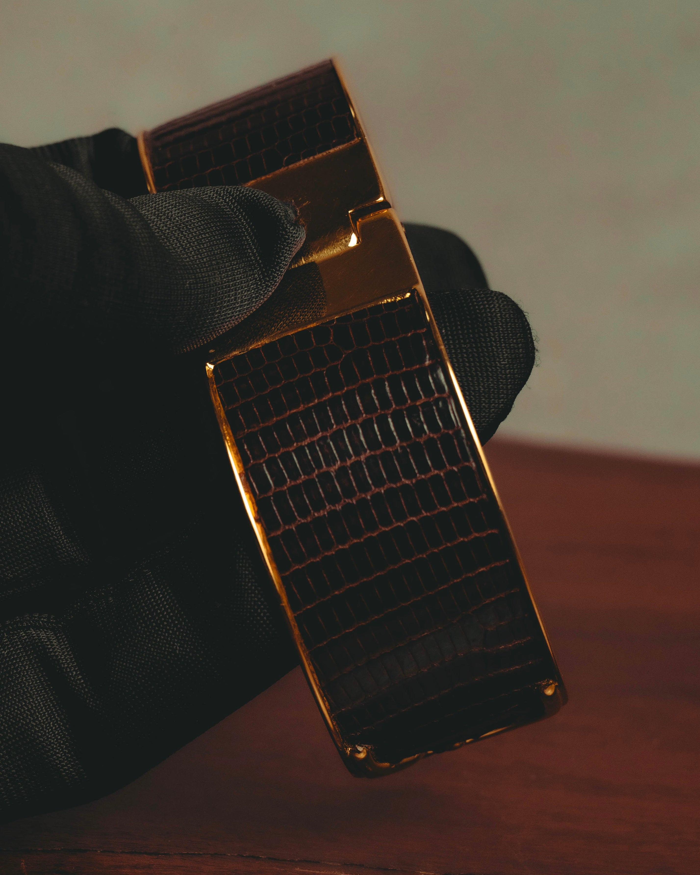 “GUCCI” 90’s-00’s Lizard-embossed leather horsebit cuff bracelet