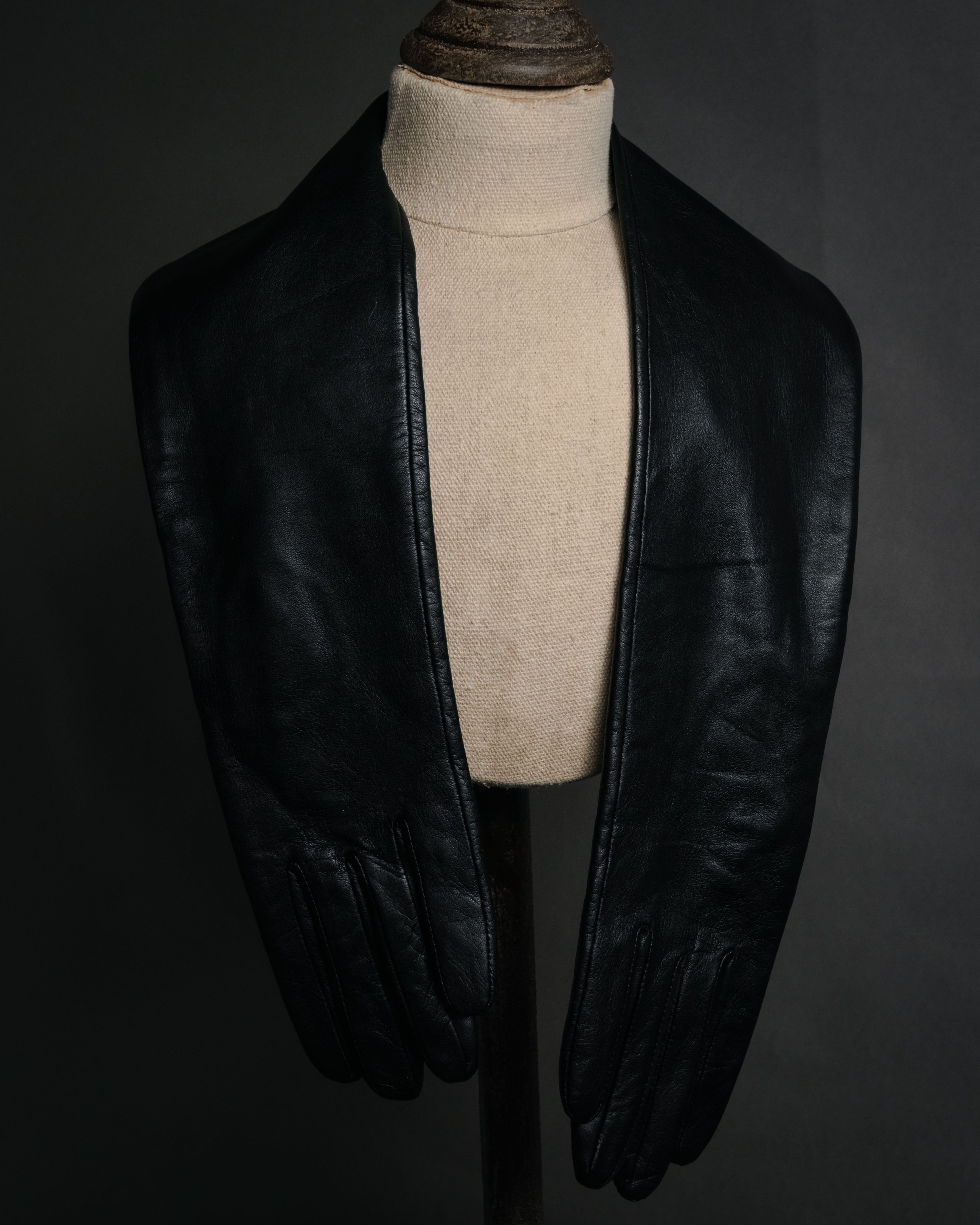 “GIVENCHY” 2010’s 4G embossed long leather gloves