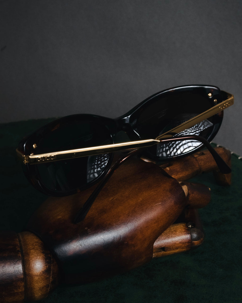 "GUCCI" Sleek oval acetate sunglasses