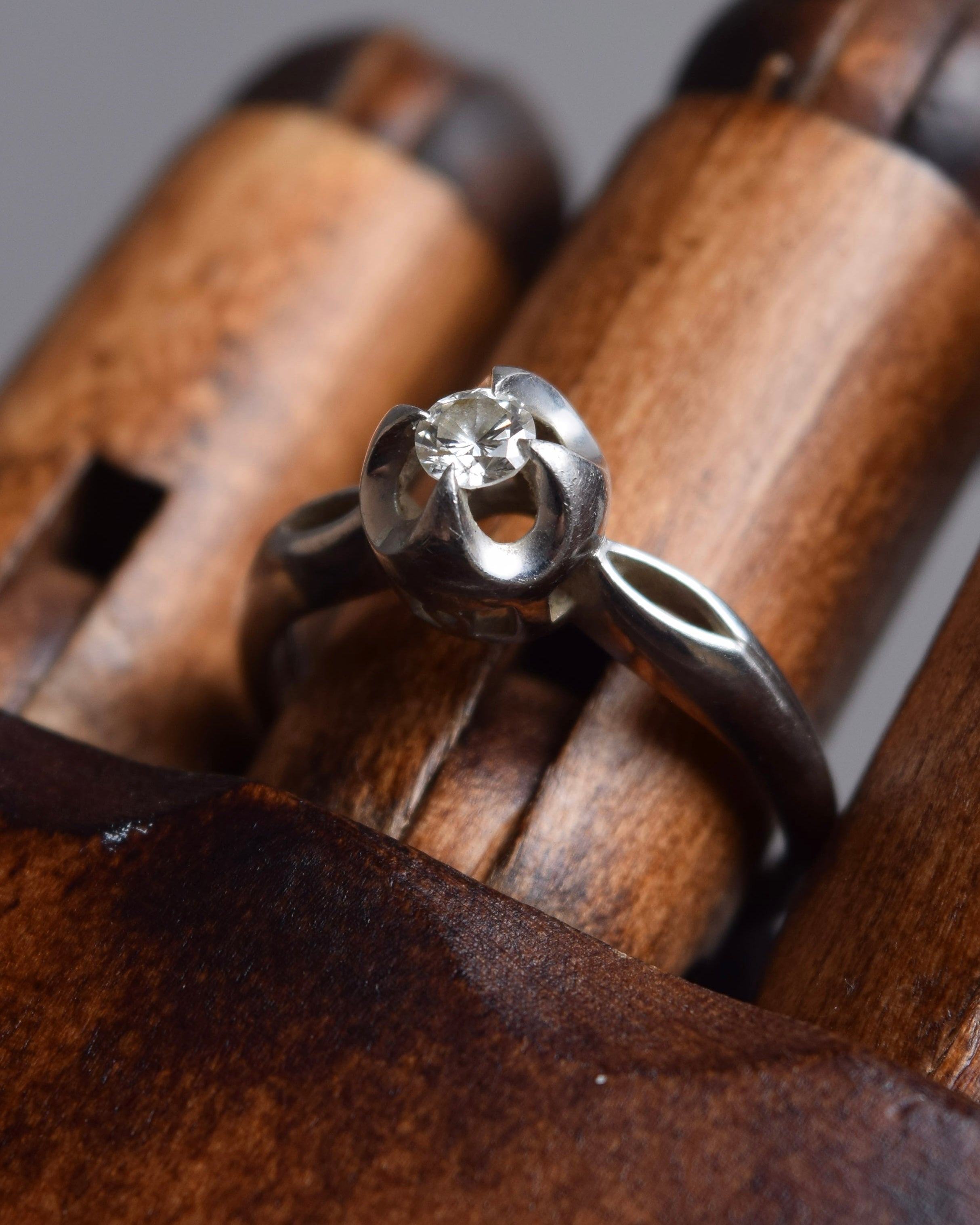 "Precious metals Platinum 900 jewelry ring"