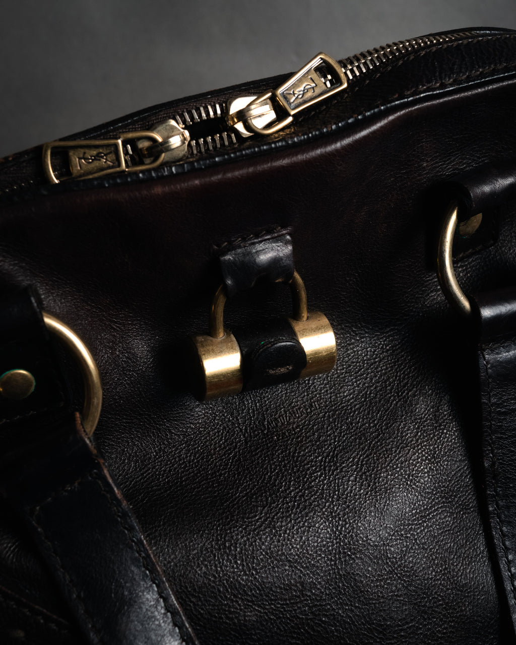 “Yves Saint Laurent rive gauche”
00’s Muse grained leather boston bag