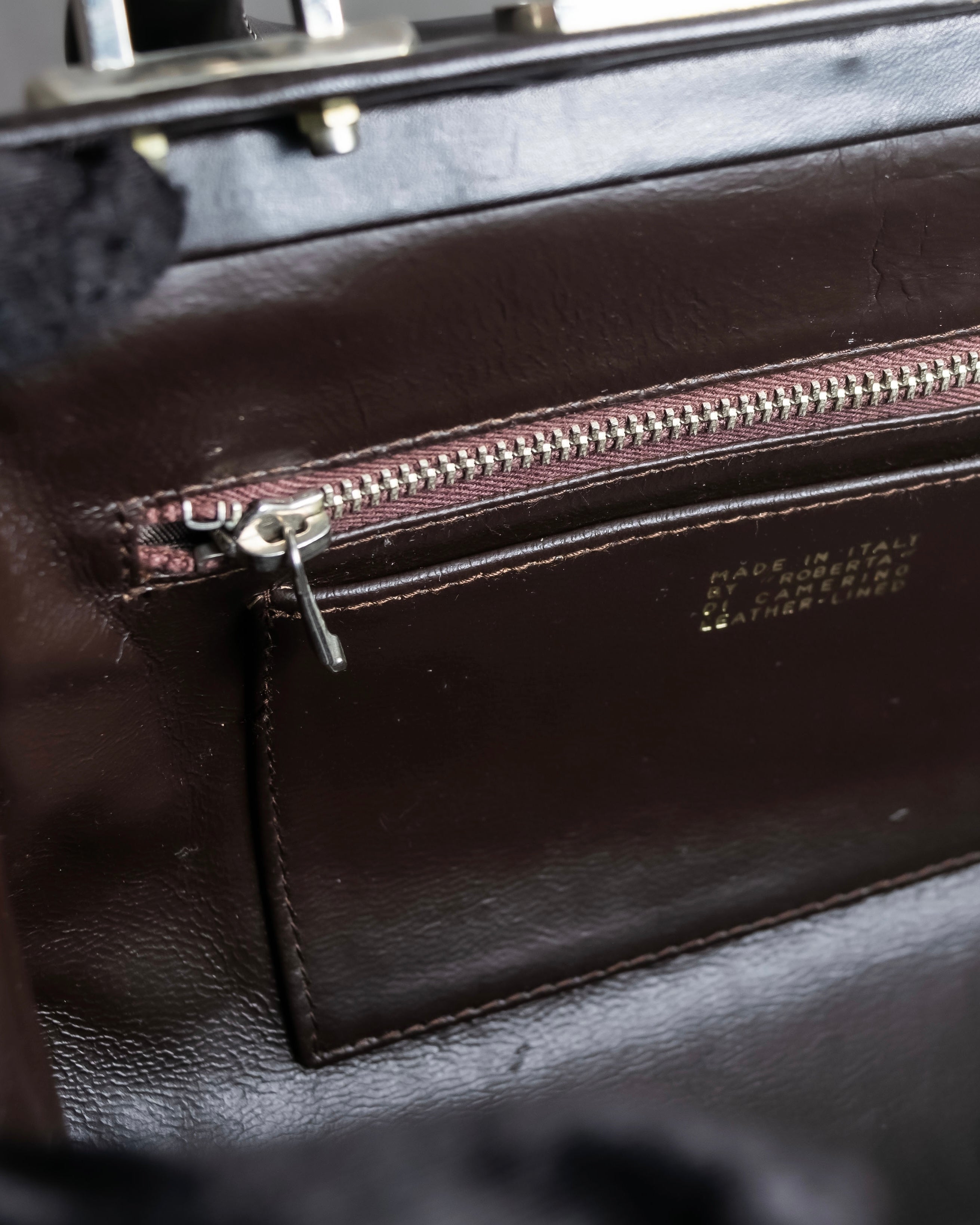 "Roberta Di Camerino"
 Velvet combination design hand bag