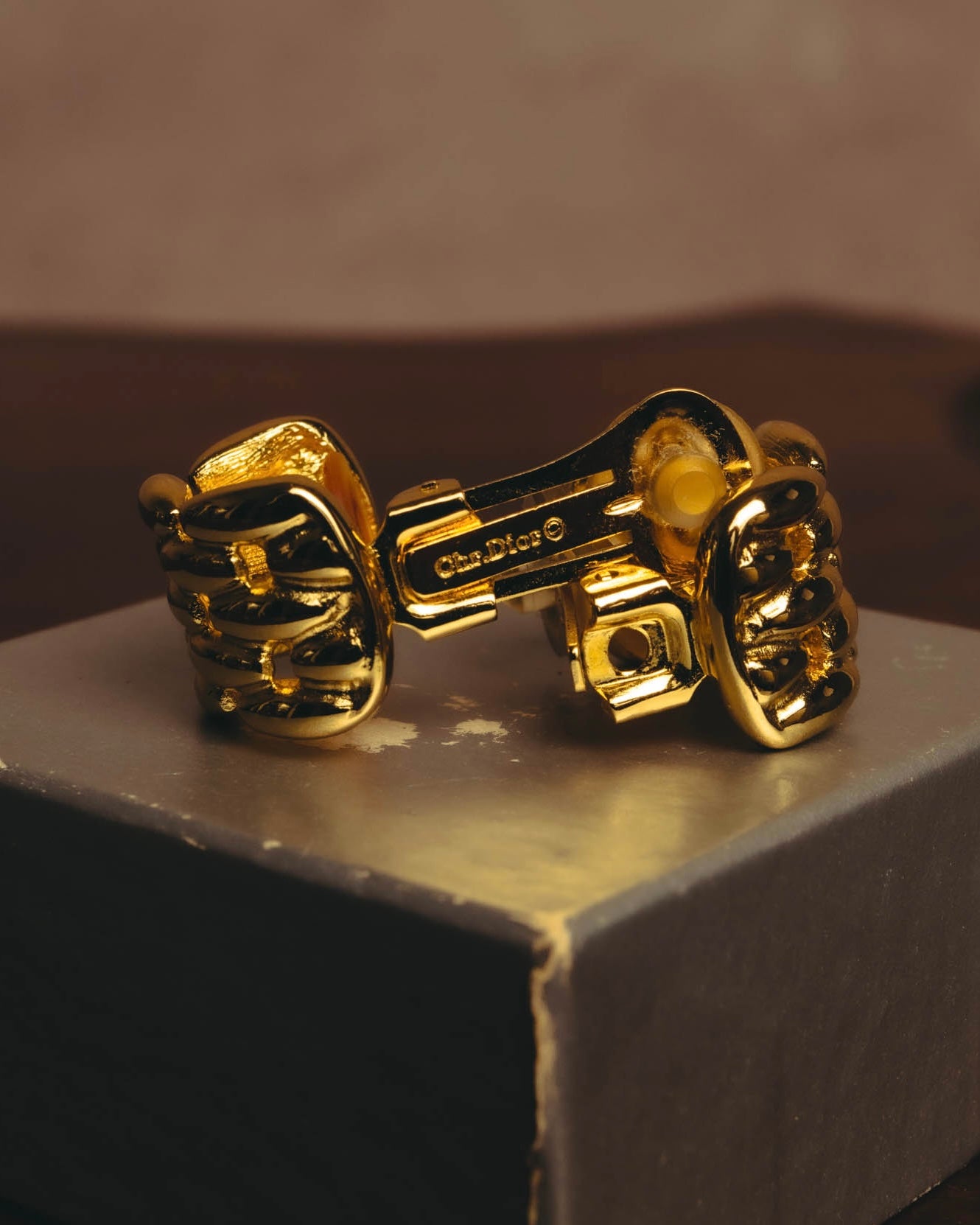 "Christian Dior" 80's-90's Gold chain clip-on earrings