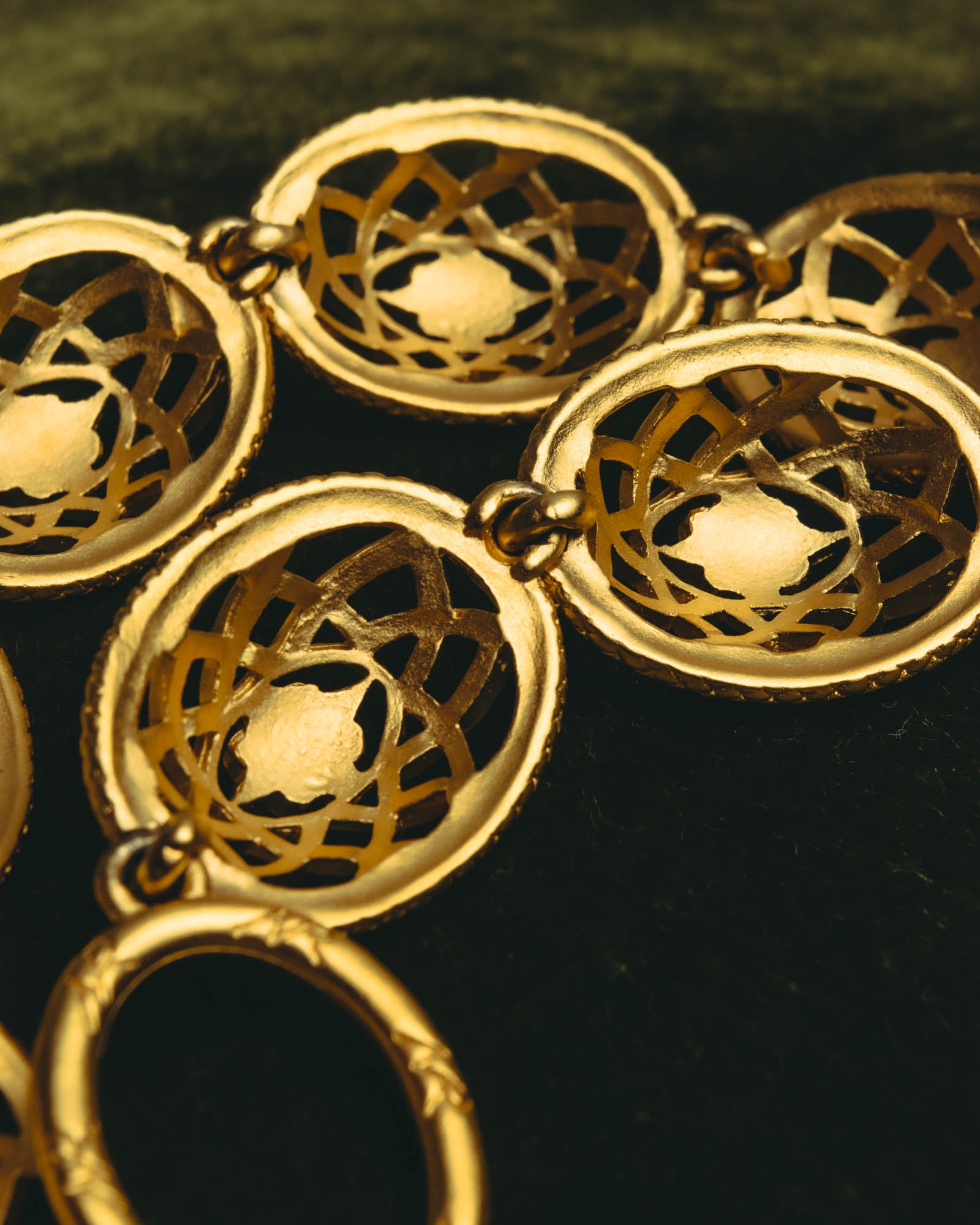 “Nina Ricci” 80’s-90’s floral openwork link necklace