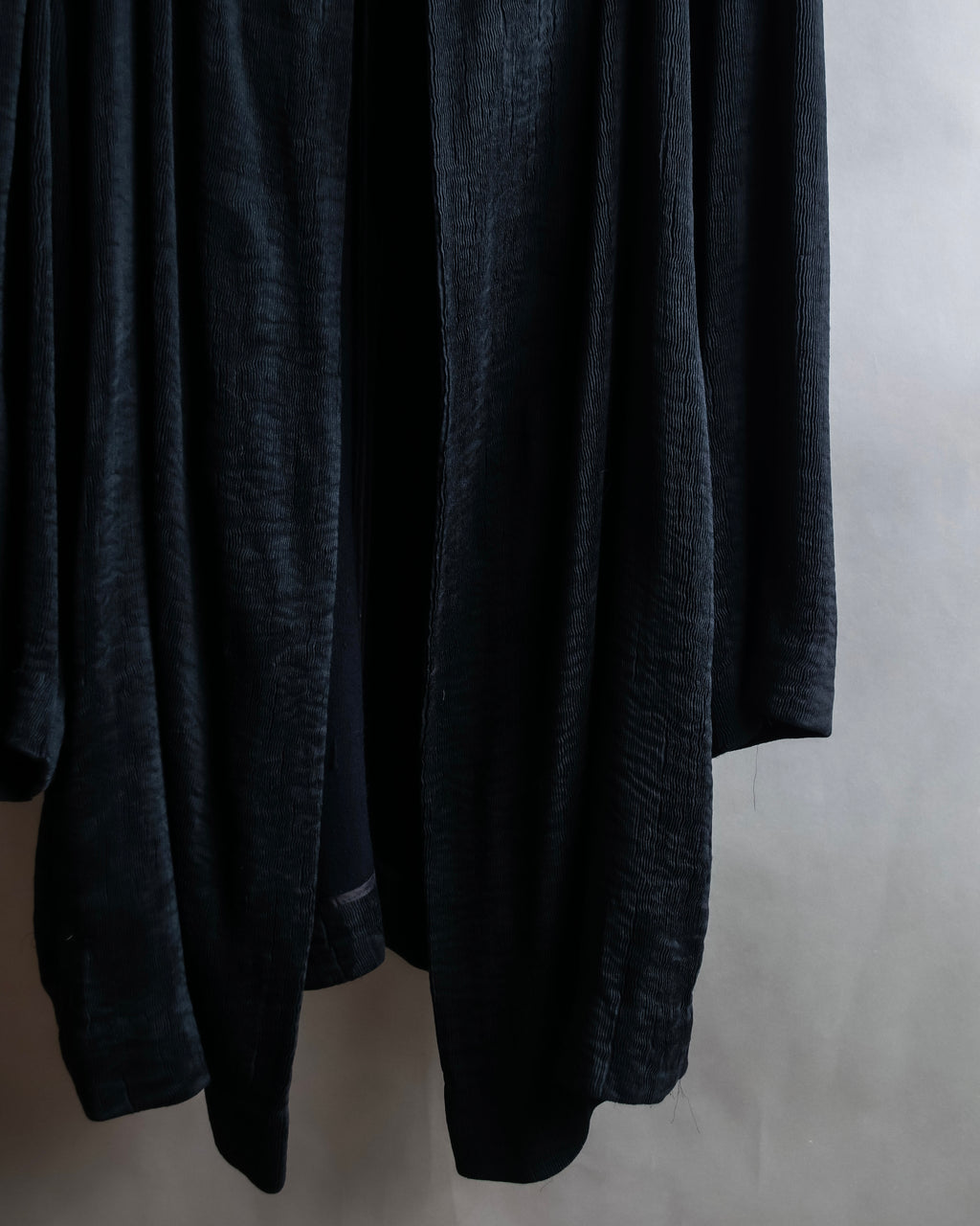"ISSEY MIYAKE PERMANENT" Large shawl collar silk long cardigan