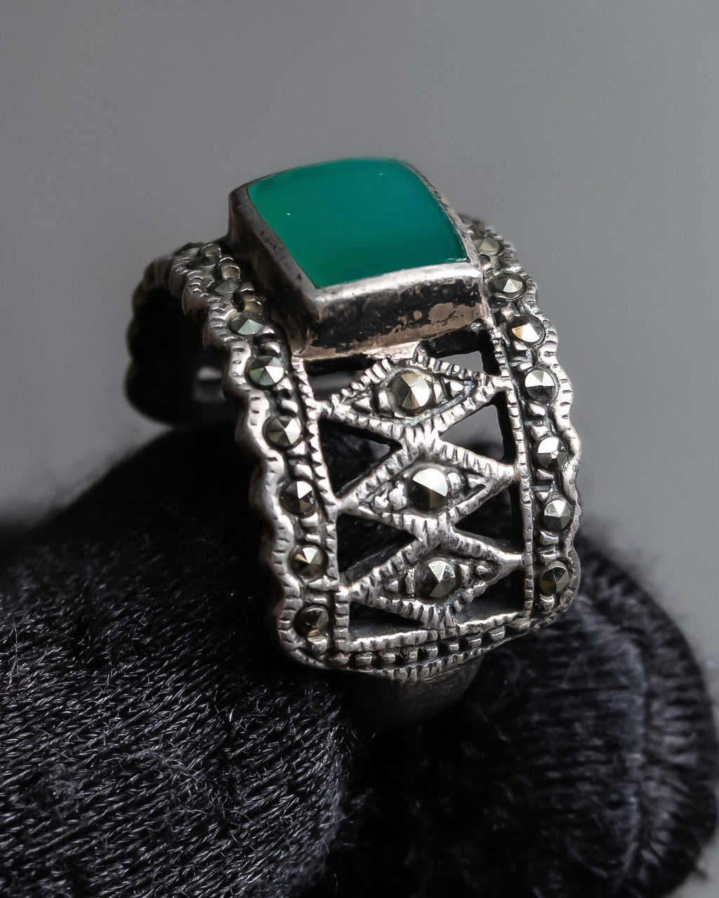 "Vintage green stone top silver ring"