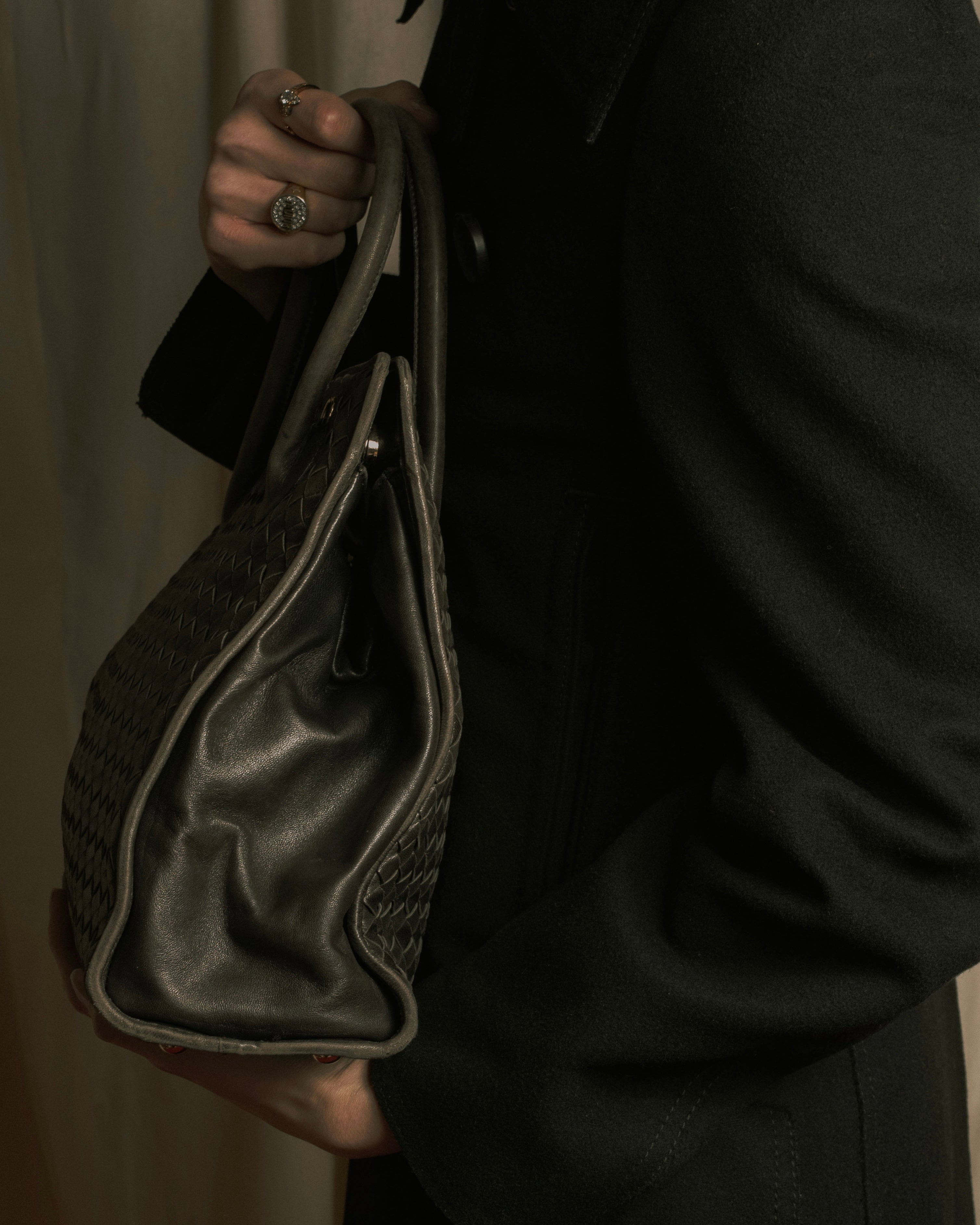 –SPECIAL– "BOTTEGA VENETA"
90’s-00’s intrecciato trapezoid handle bag