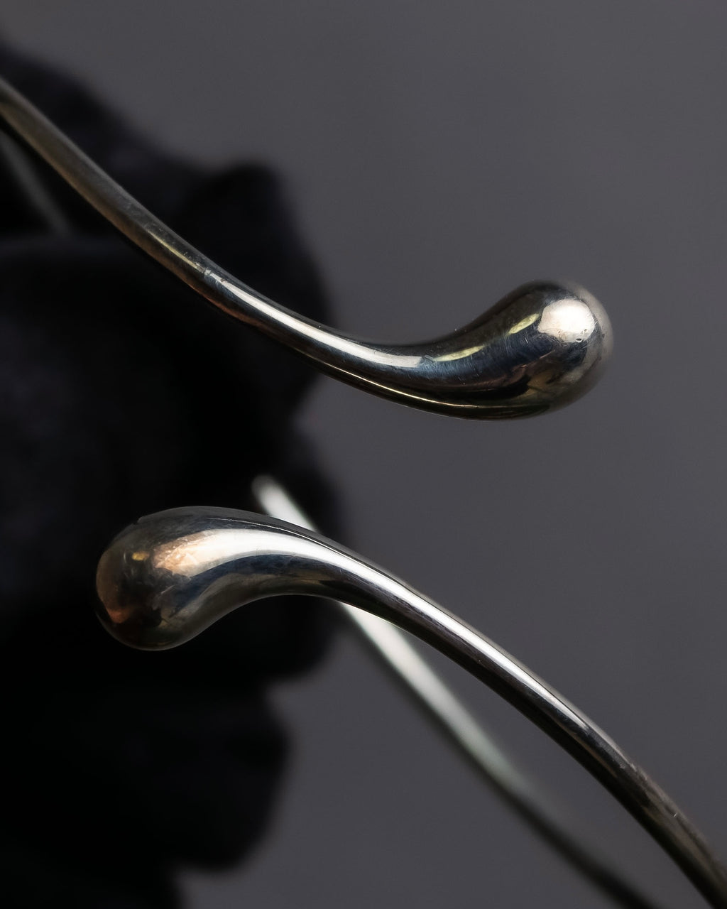 "Tiffany&Co" Elsa Peretti teardrop silver bangle