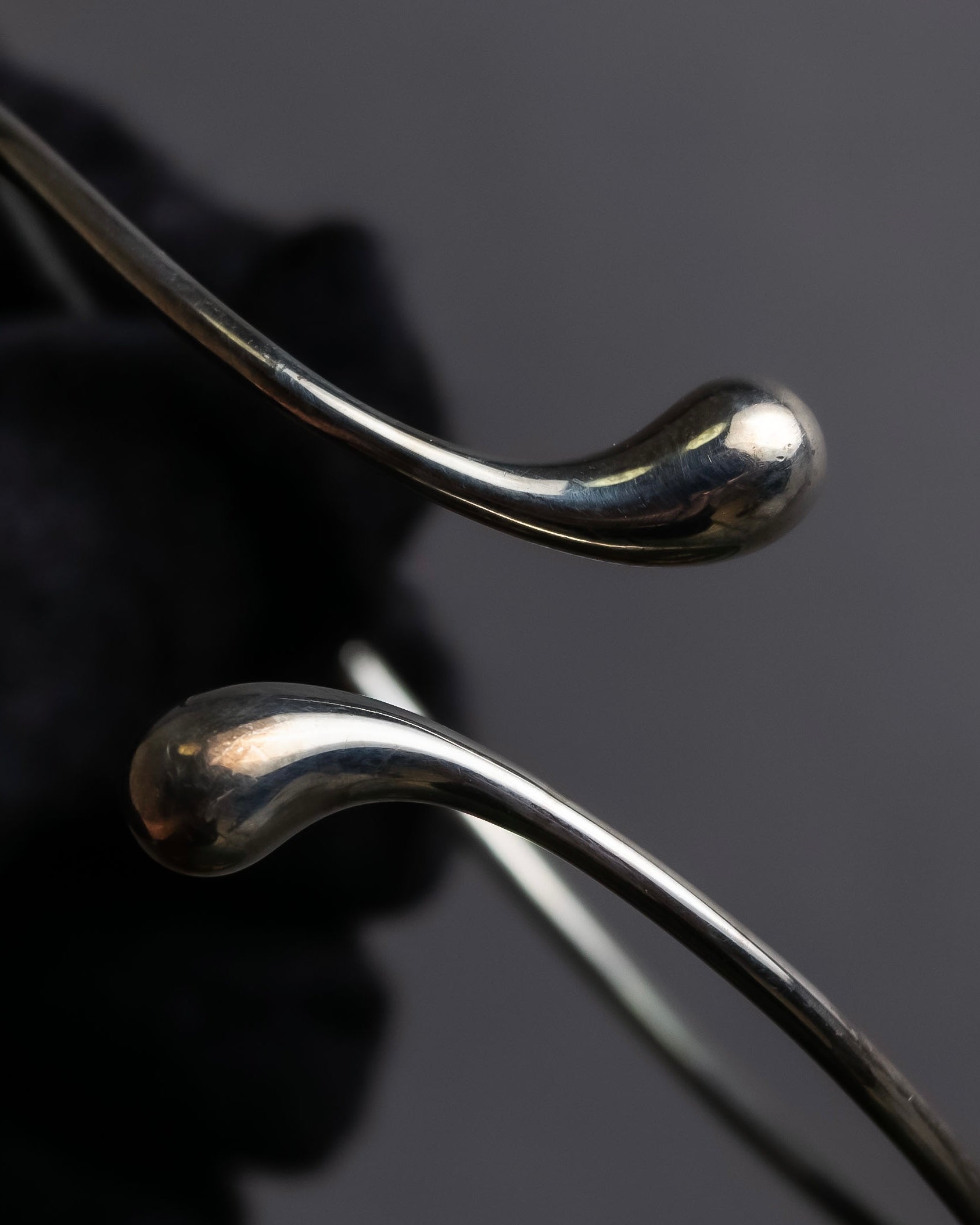 "Tiffany&Co" Elsa Peretti teardrop silver bangle