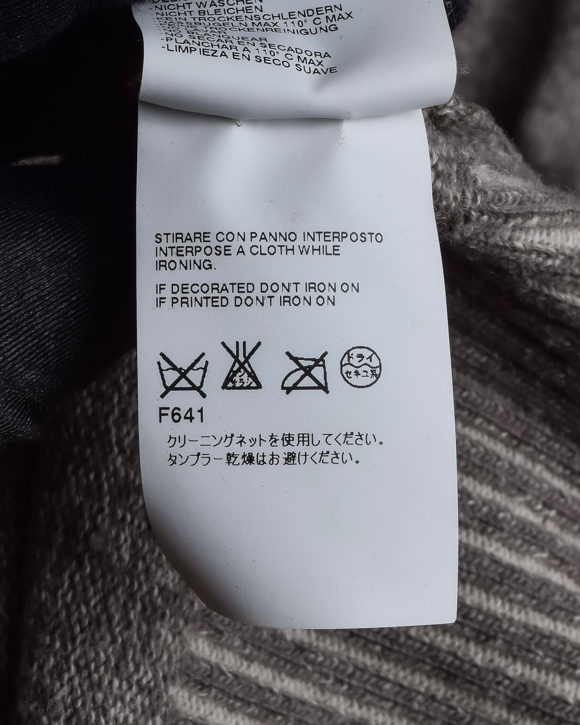 "MAISON MARGIELA" 13AW Patch accented low gauge wool cardigan