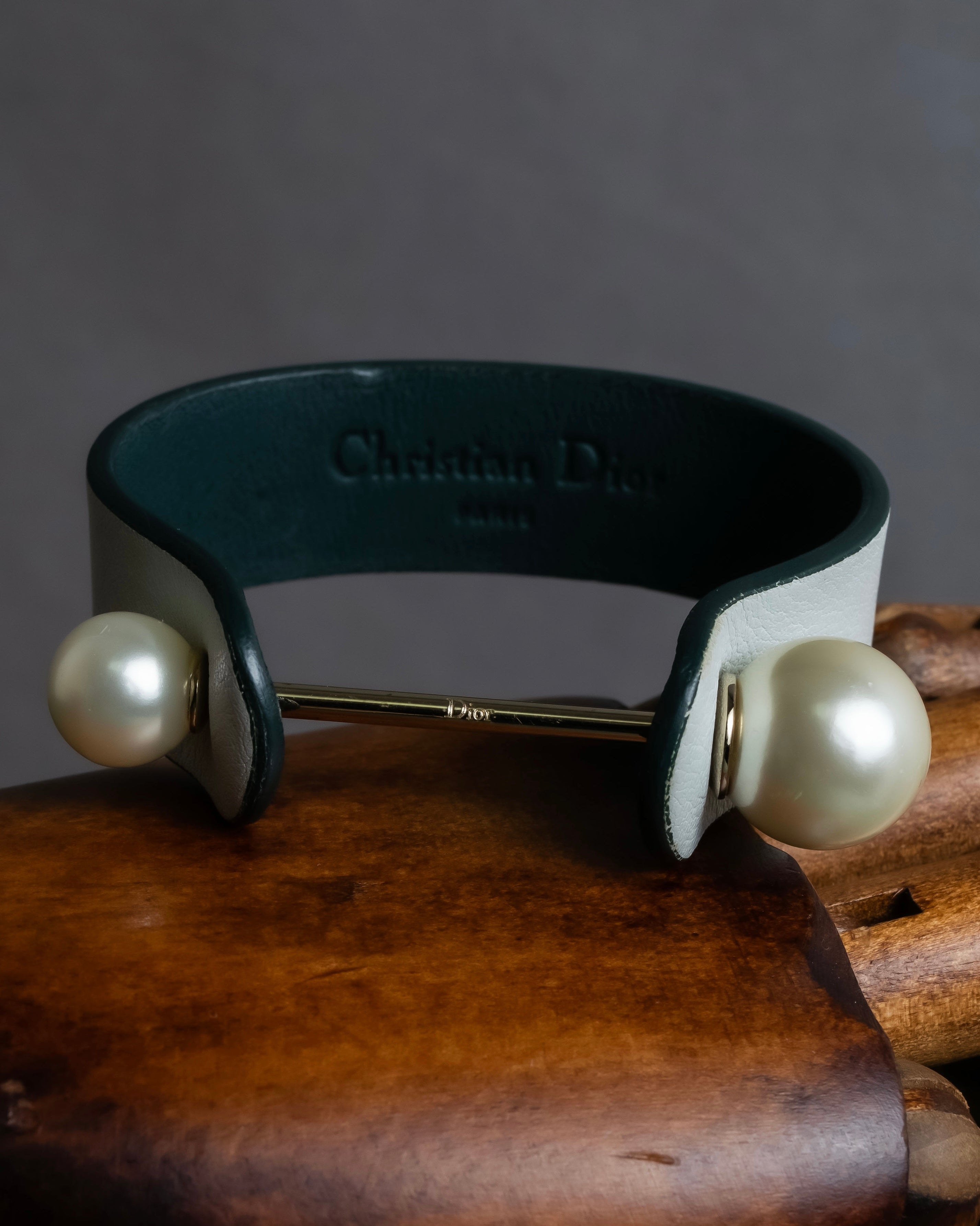 "Christian Dior" Pearl iconic design leather bracelet