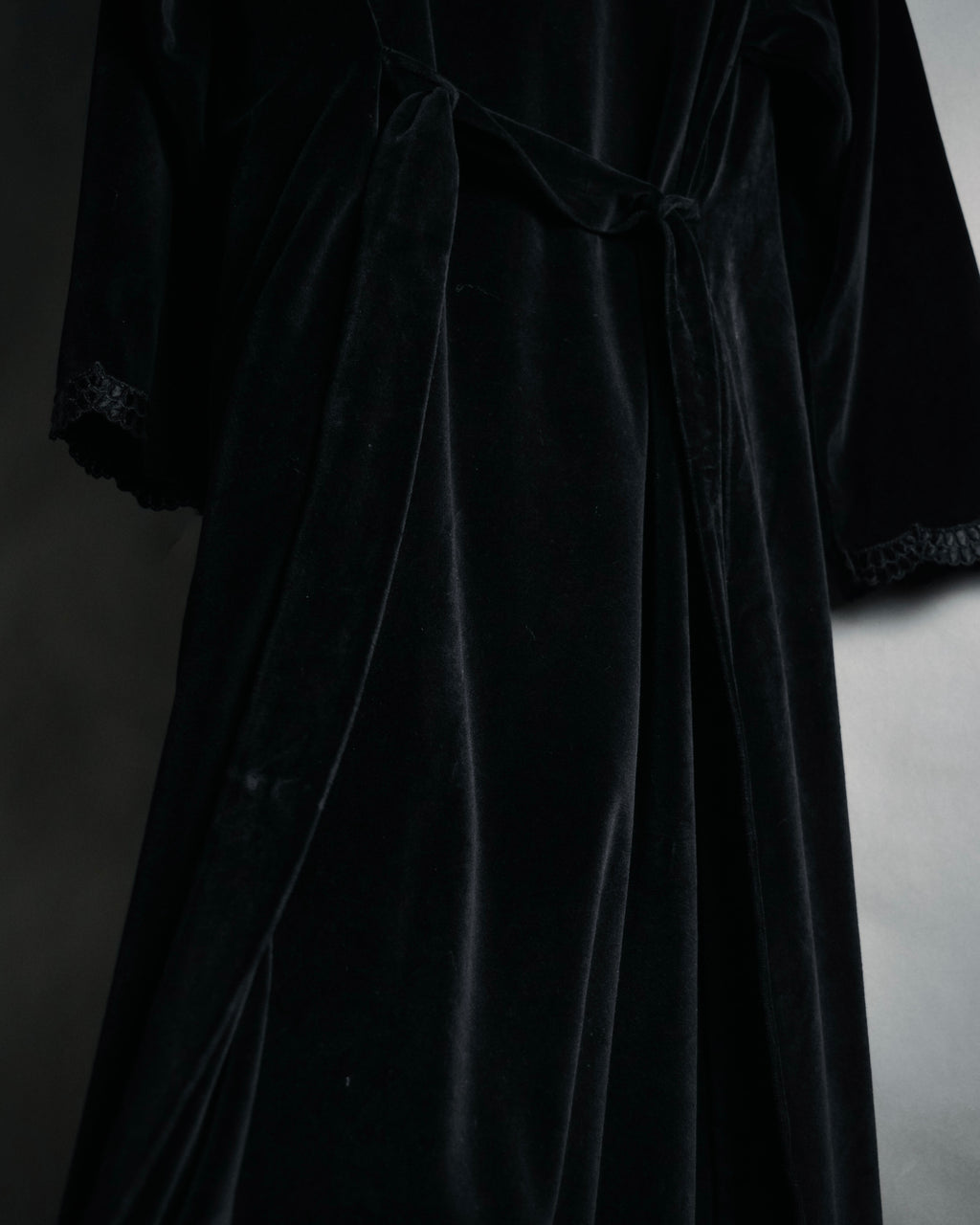 –SPECIAL– “Christian Dior”
80’s-90’s Velour lace trimmed robe coat