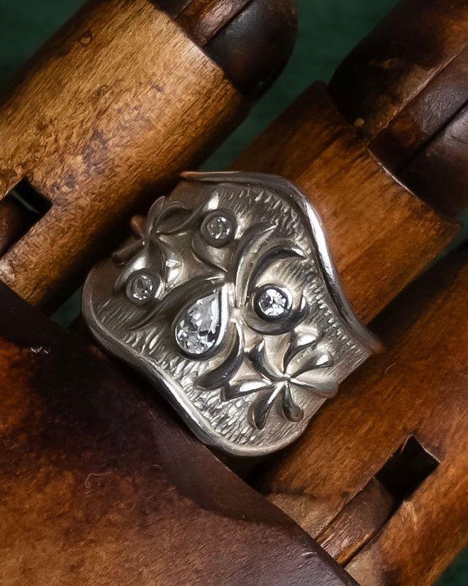 "Vintage flower motif silver ring"