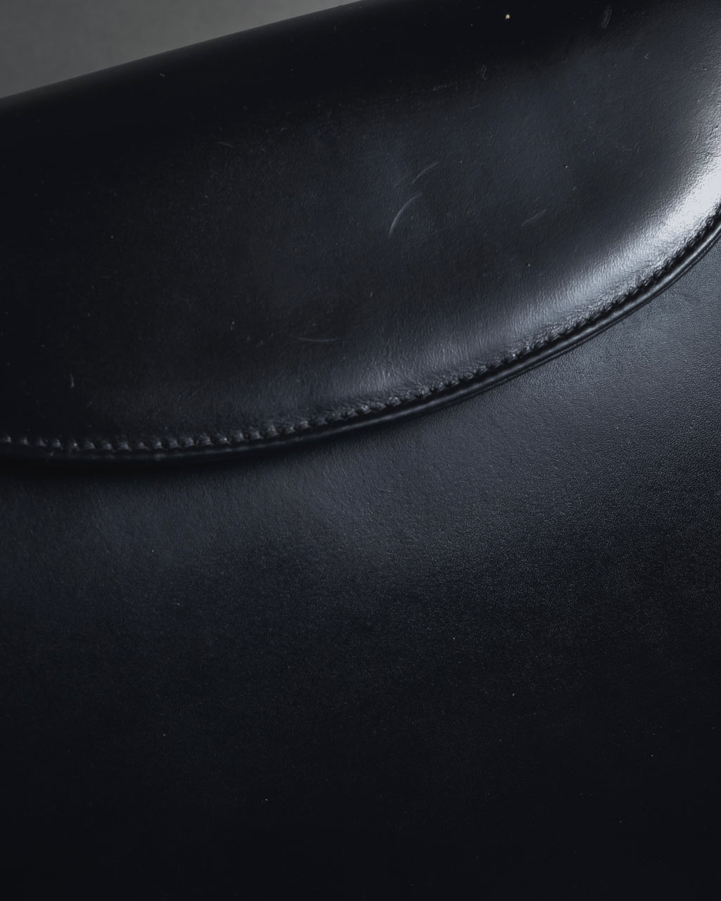 "Salvatore Ferragamo" 90’s Jewelry gold chain design leather bag