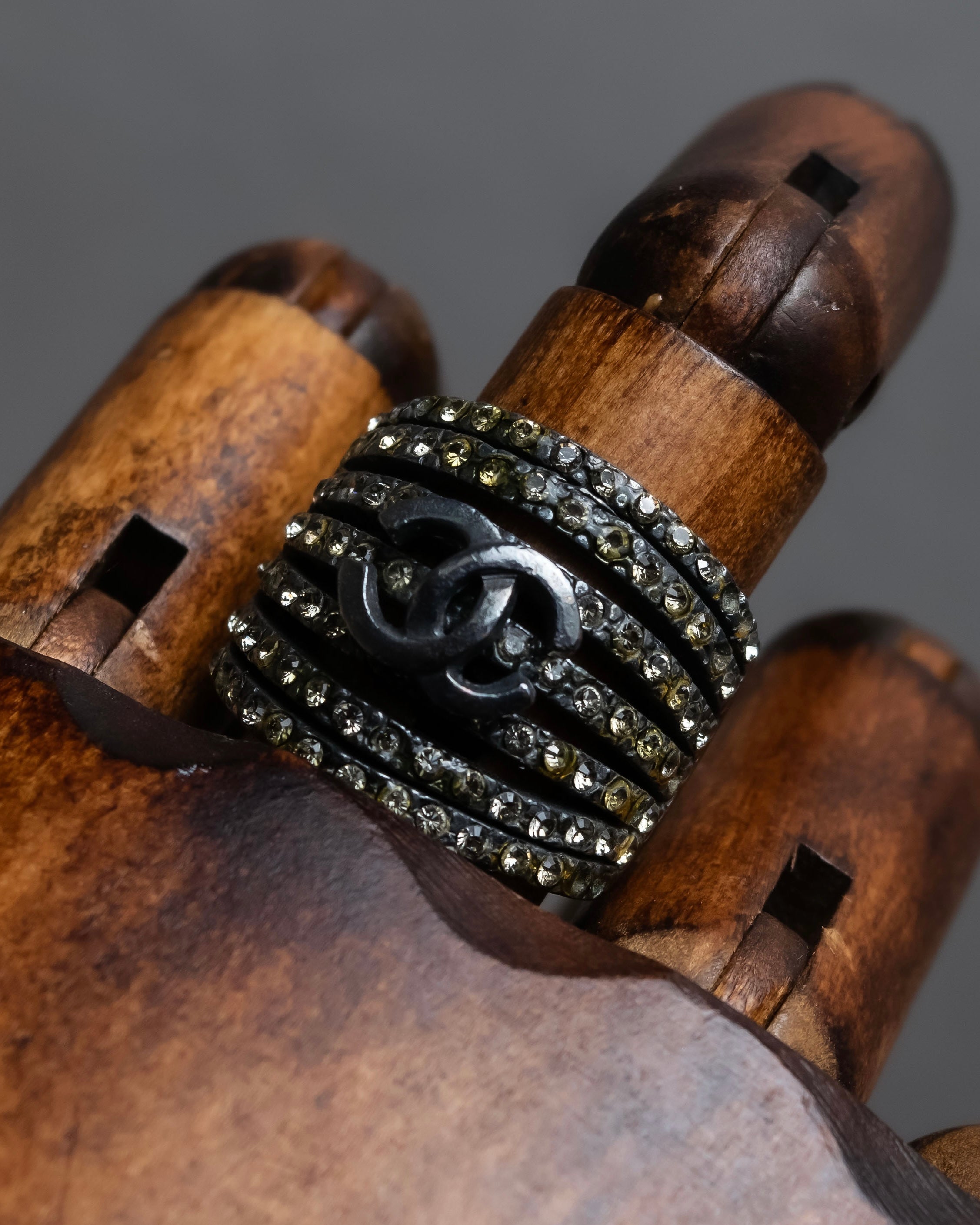 "CHANEL" 97AW Karl Lagerfeld double C logo rhinestone design ring