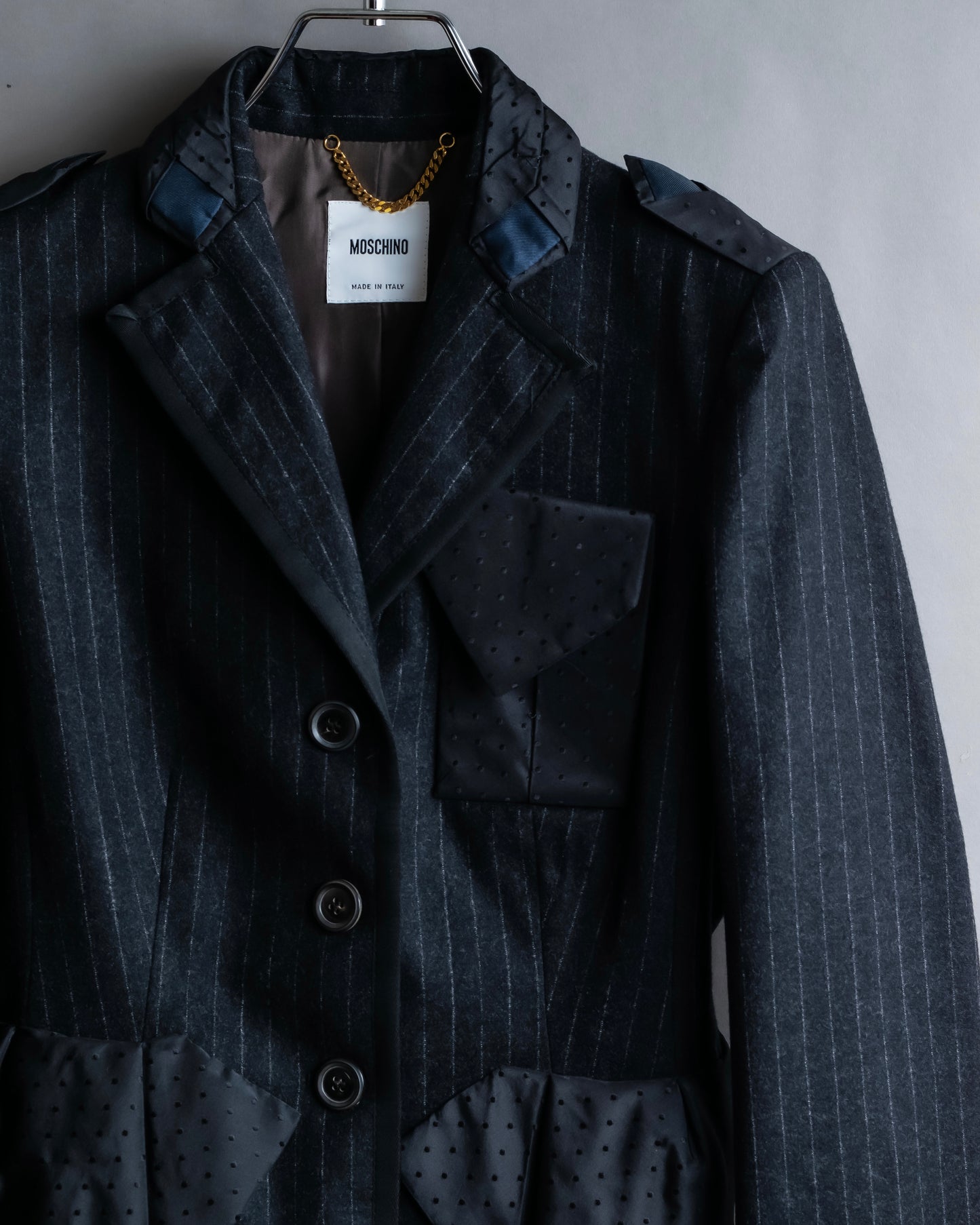 "MOSCHINO" Chalk stripe pattern separate fabric docking tailored jacket