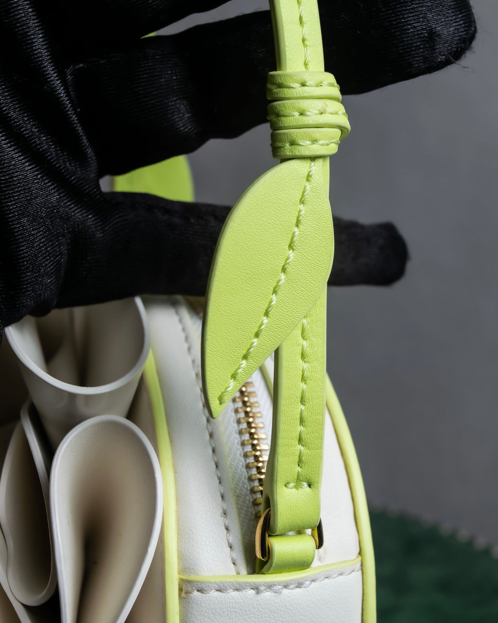 "Kate Spade" 3D rose design round hand bag