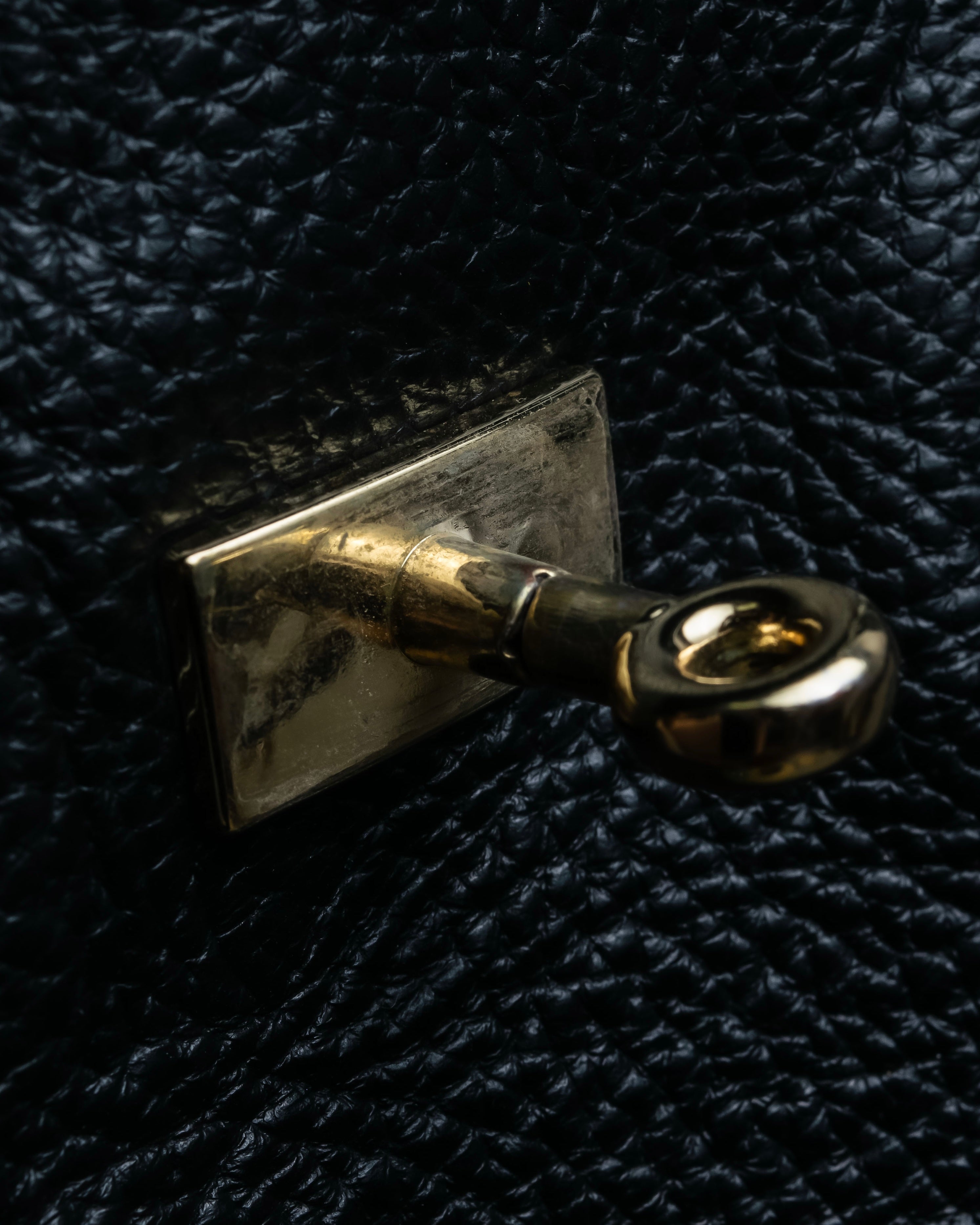 "AULENTTI" Gold closure belt design leather 2-way bag