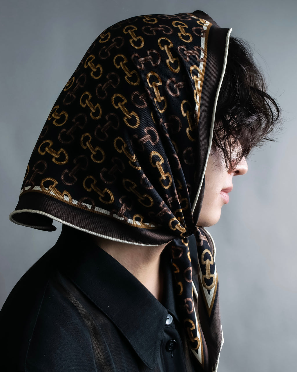 “GUCCI” Horse bit printed diamond scarf