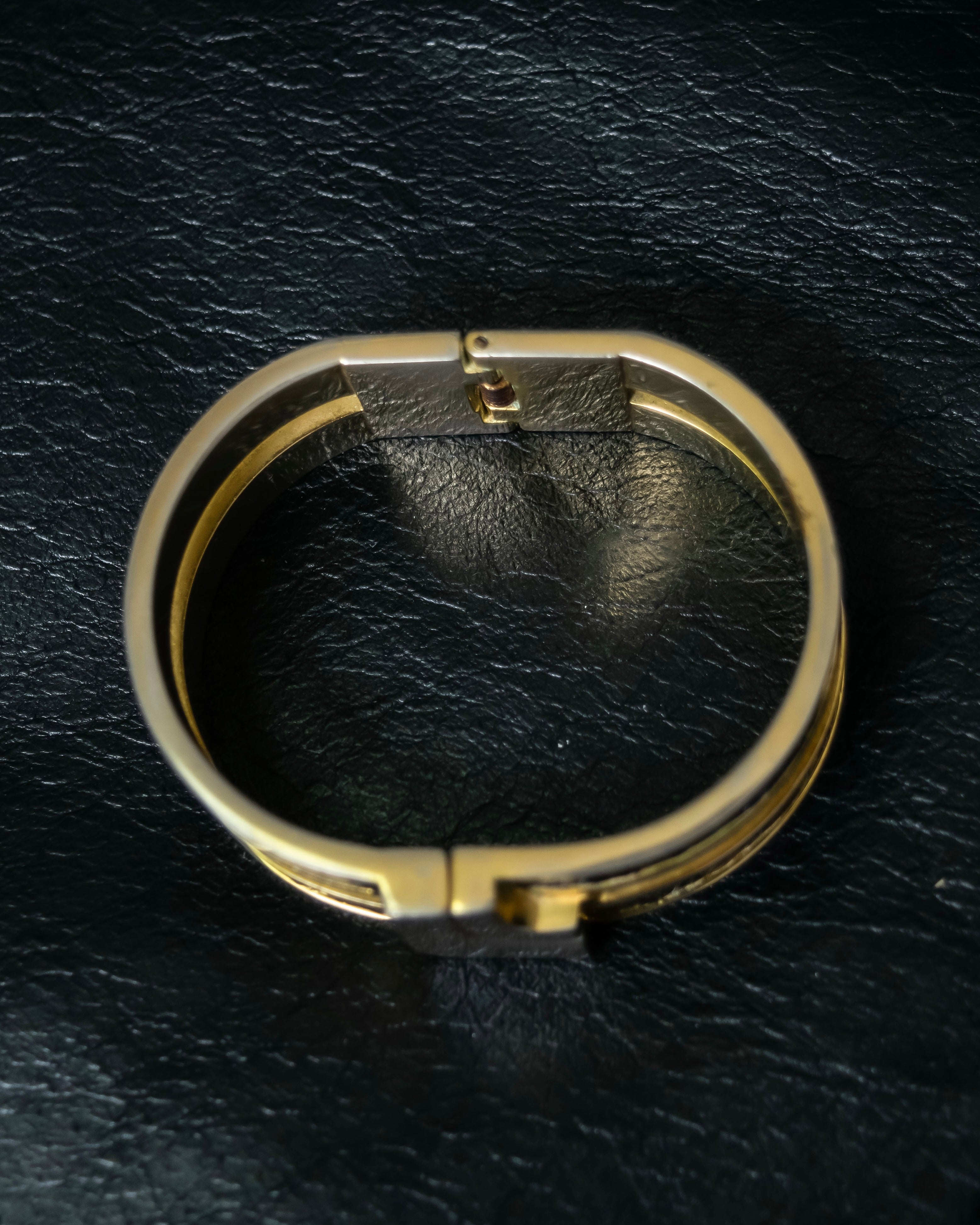 “LOEWE” Double circle stone designed gold bangle
