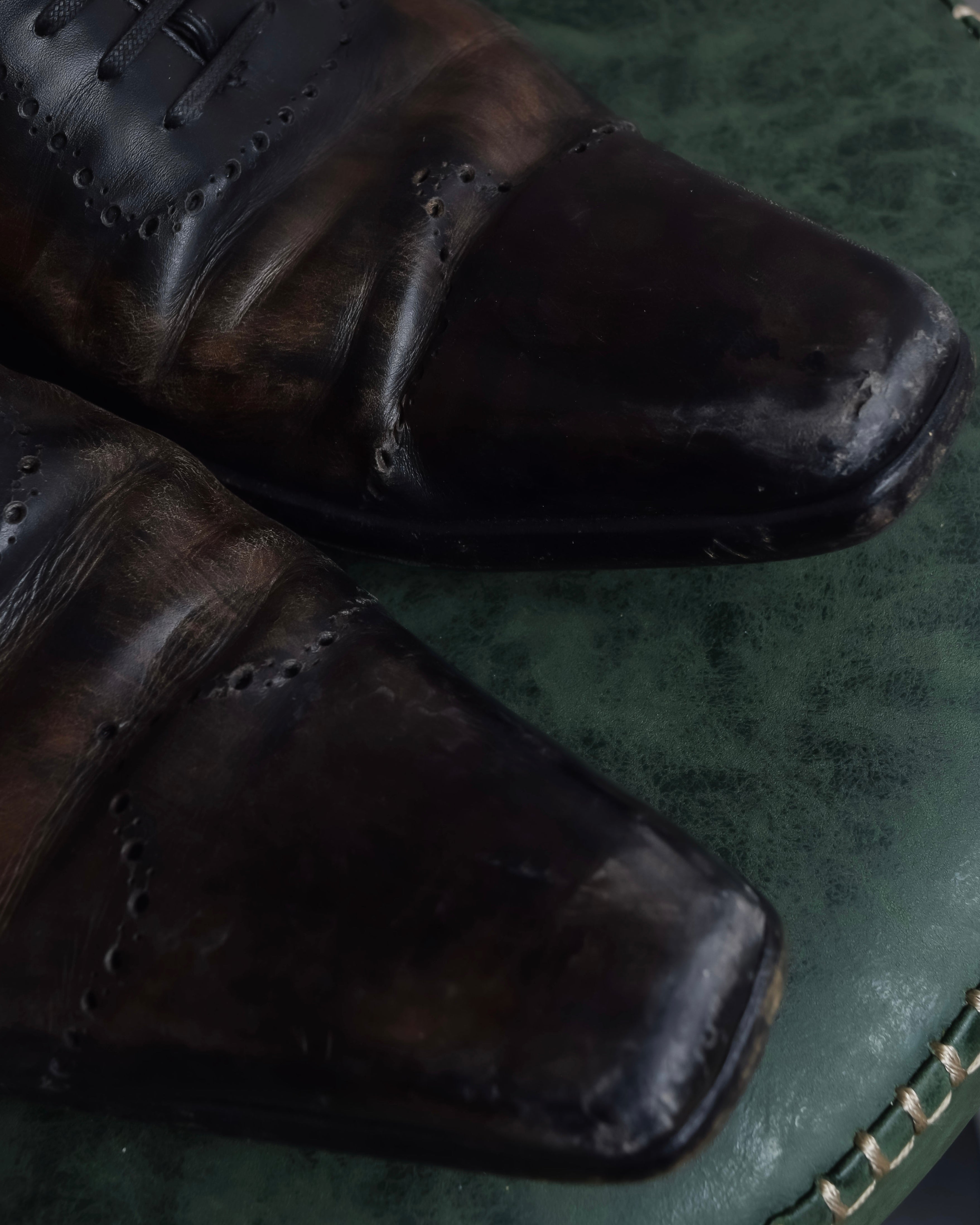 "GERARD SENÉ" Hand-patinated curved silhouette oxford shoes