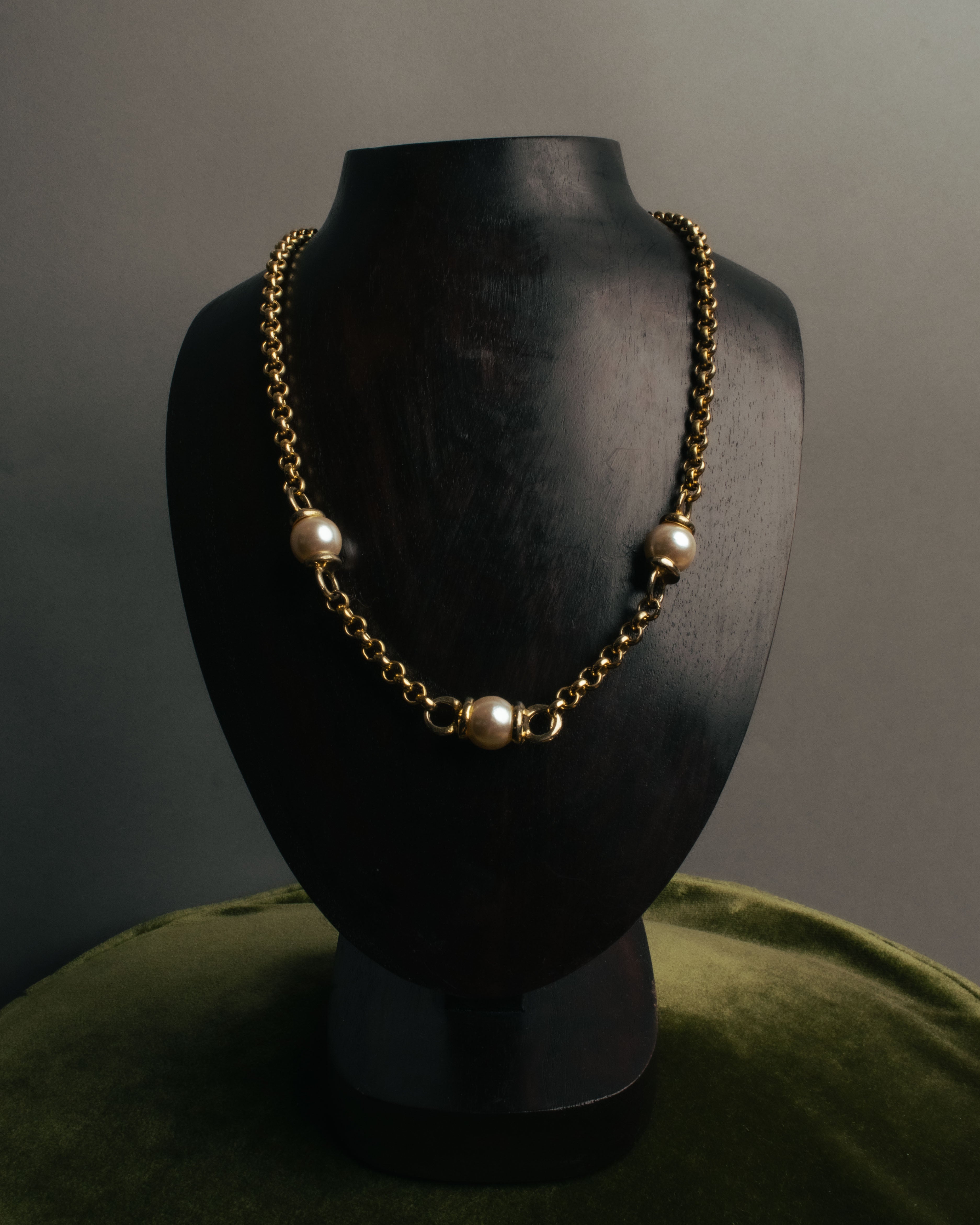 "YVES SAINT LAURENT" 80's-90's Gold-tone rolo chain necklace with faux pearl accents