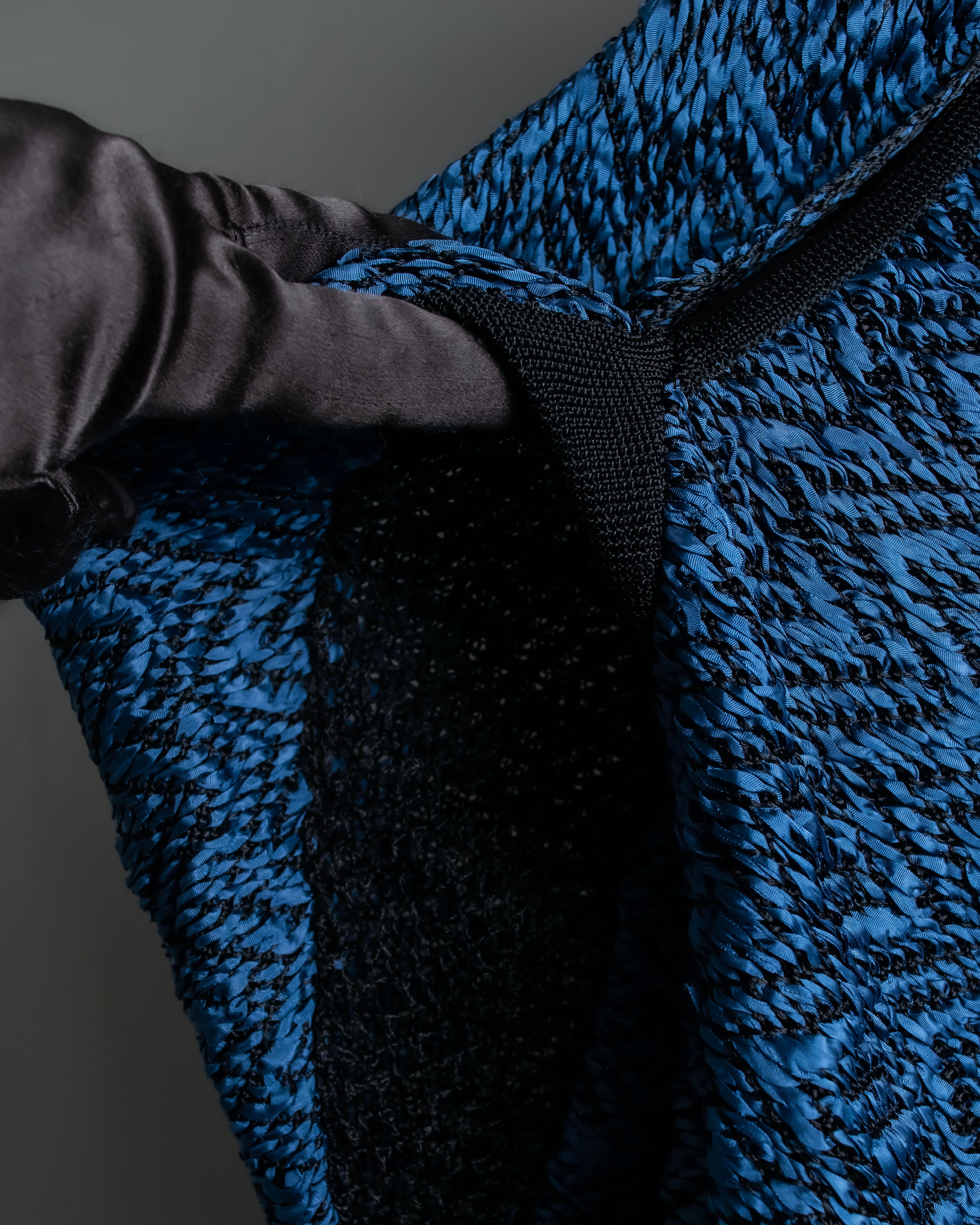 "TOGA ARCHIVES" String design mesh switching melange knit