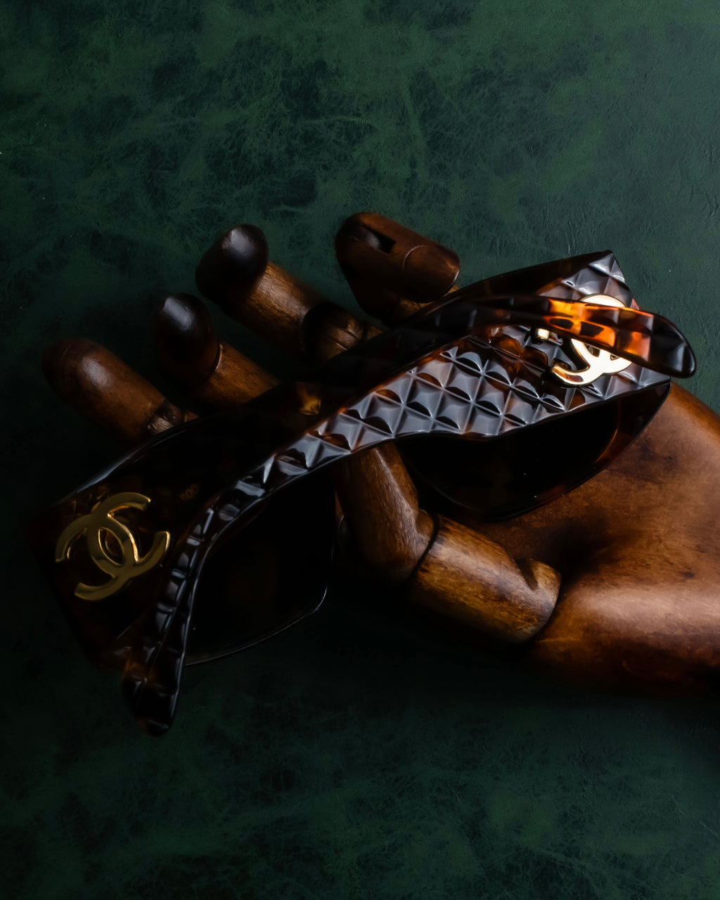 "CHANEL" Tortoiseshell embossed cocomark square sunglasses