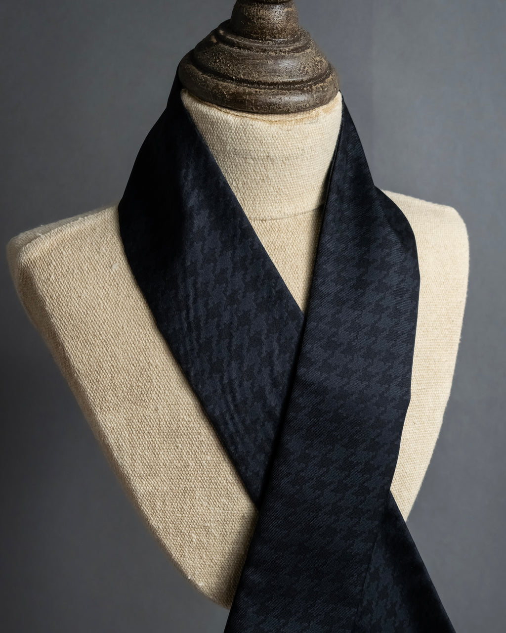 -MOOD Christmas Collection-
"Dior" Classic houndstooth pattern Mitza scarf