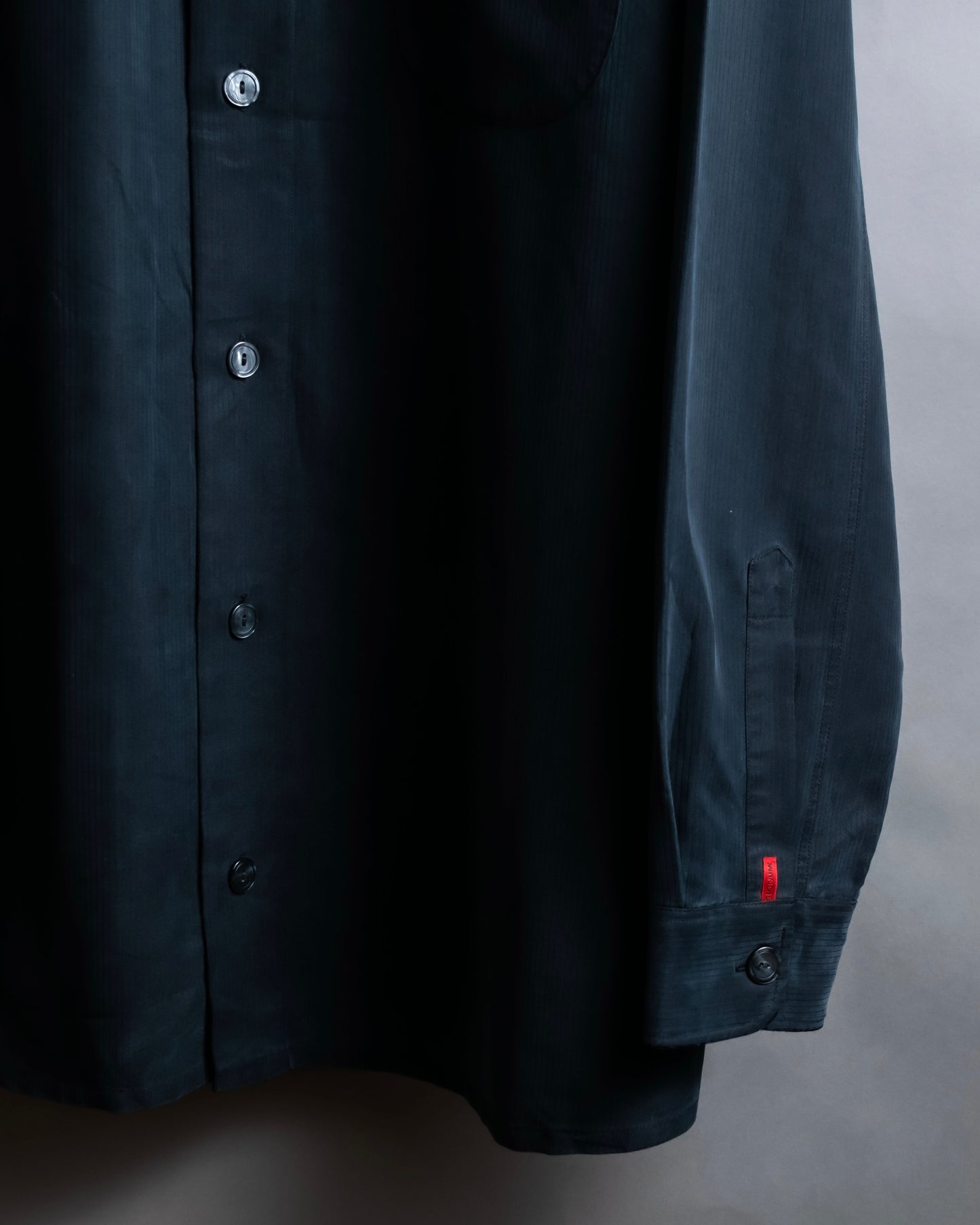 "SIGNUM" Vertical line relaxed fit black shirt