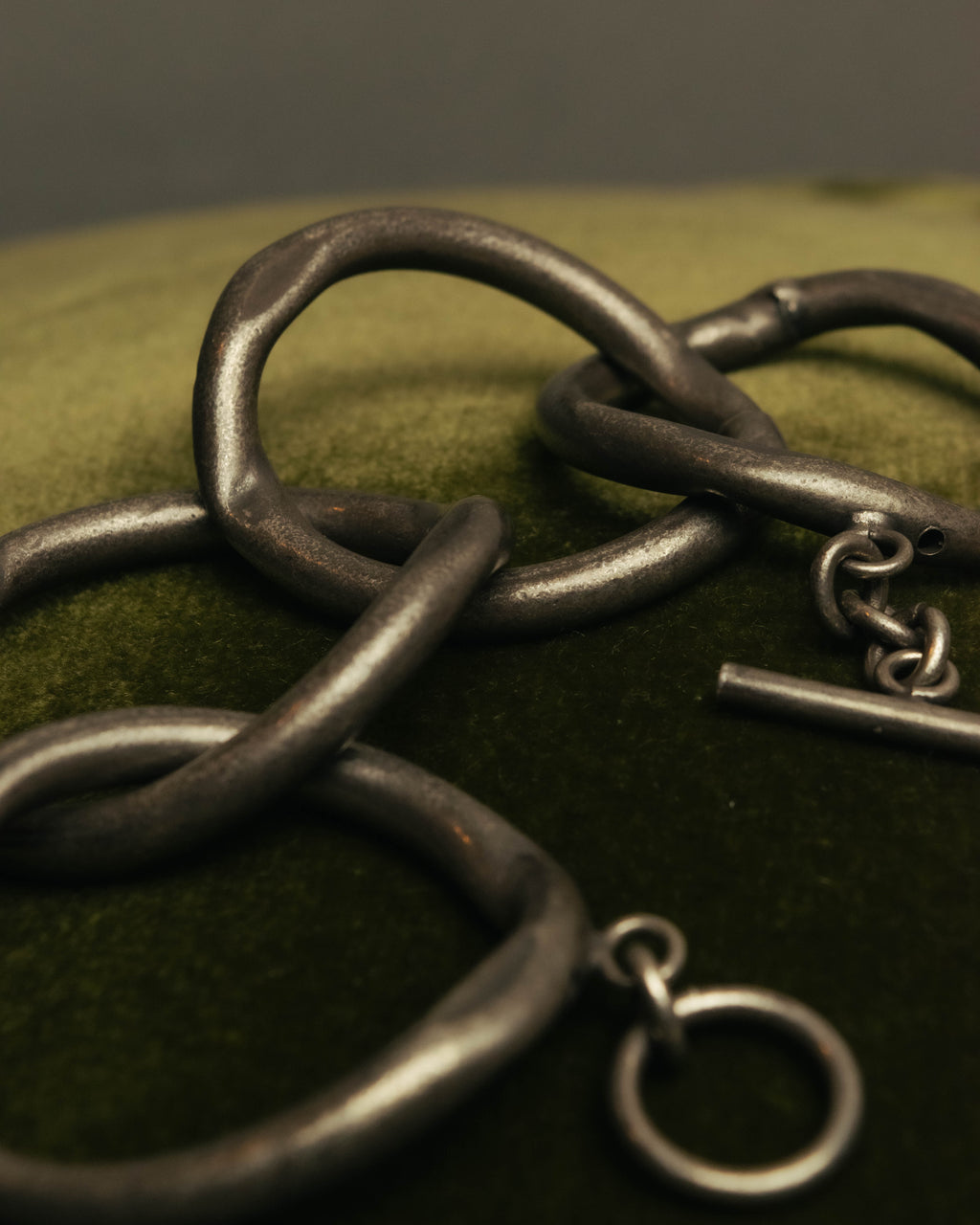 -SPECIAL- “Jean Paul Gaultier” 90’s-00’s sculptural gunmetal loop bracelet