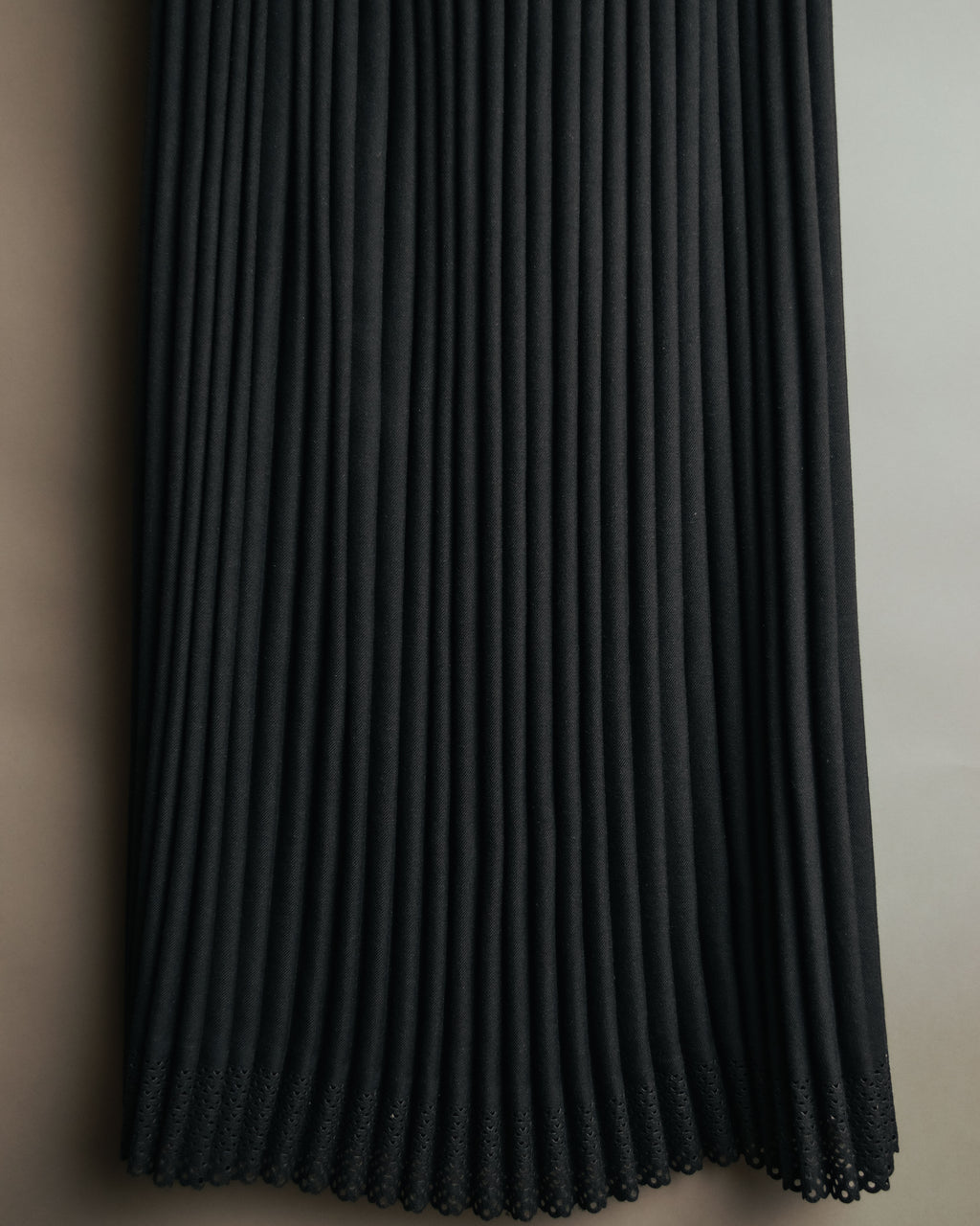 “ISSEY MIYAKE” 00’s wool blend pleated cutwork skirt