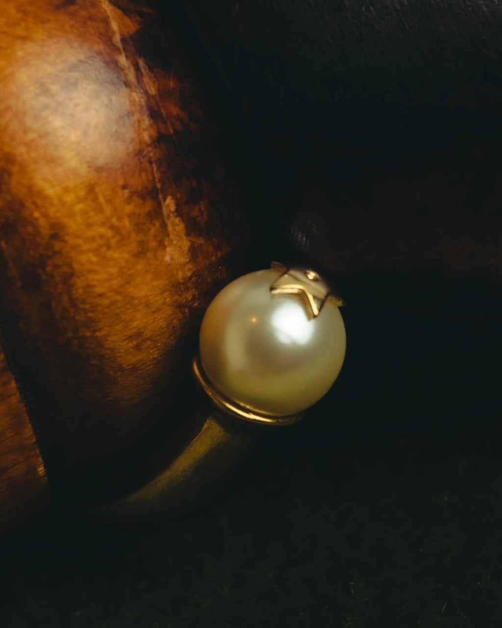 "DIOR" 10's-20's Gold tone pearl star open bangle