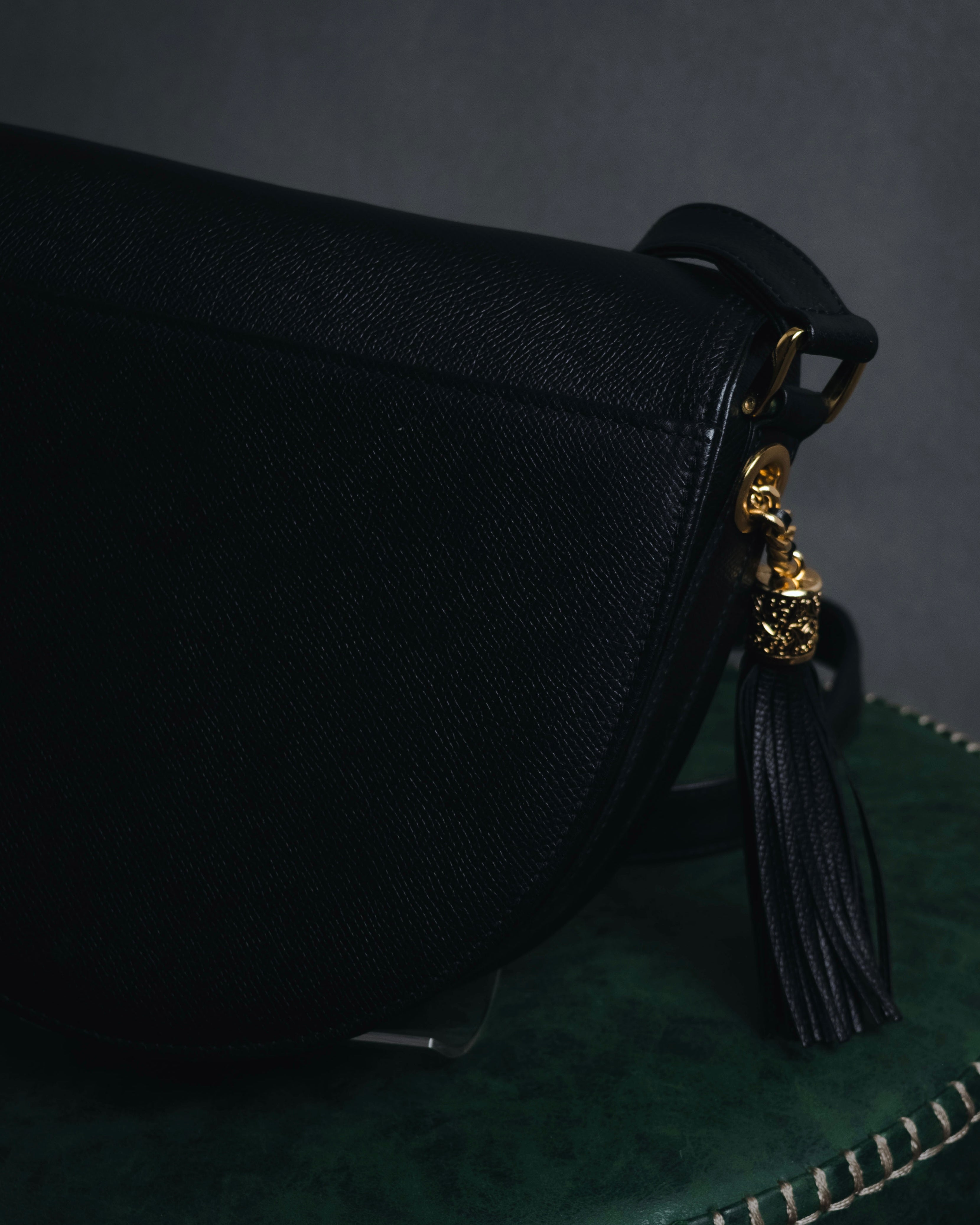 "VALENTINO GARAVANI" 80’s-90’s baroque hardware saddle shoulder bag