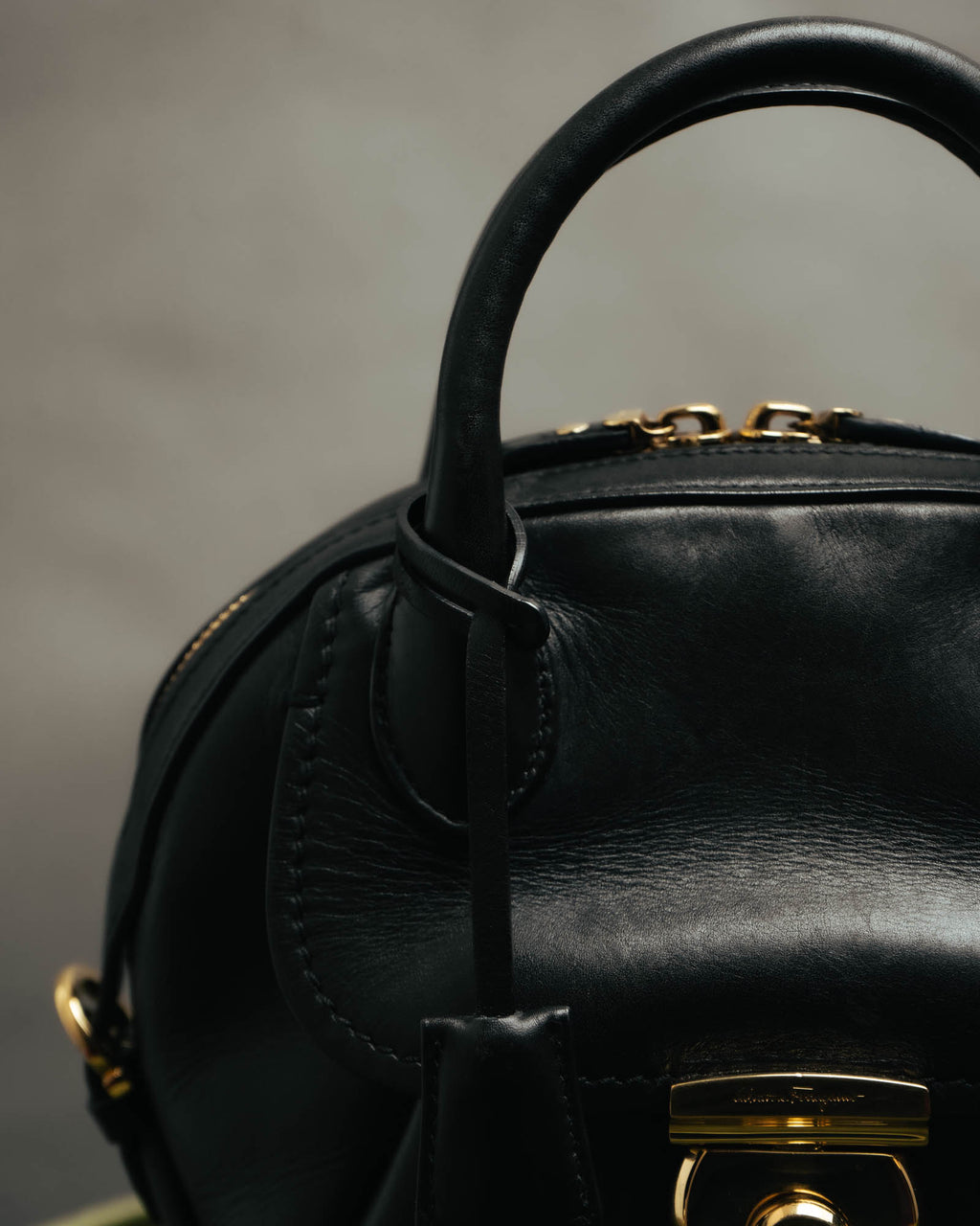 –SPECIAL– “Salvatore Ferragamo“ 00’s-10’s Black leather dome handbag