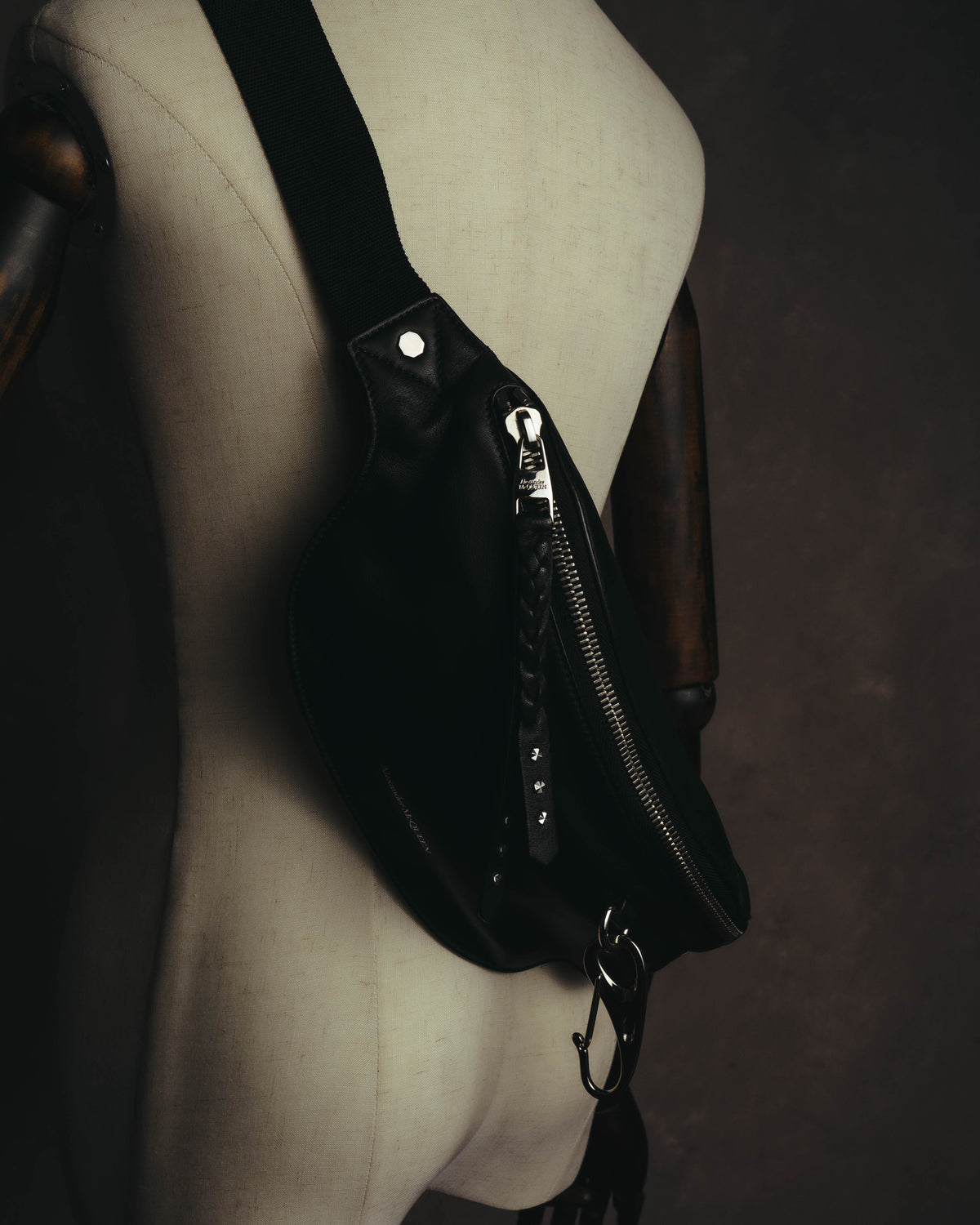"Alexander McQueen" 10's Edgy leather belt bag