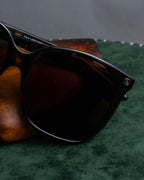 "GUCCI" Wellington frame bee engraved sunglasses