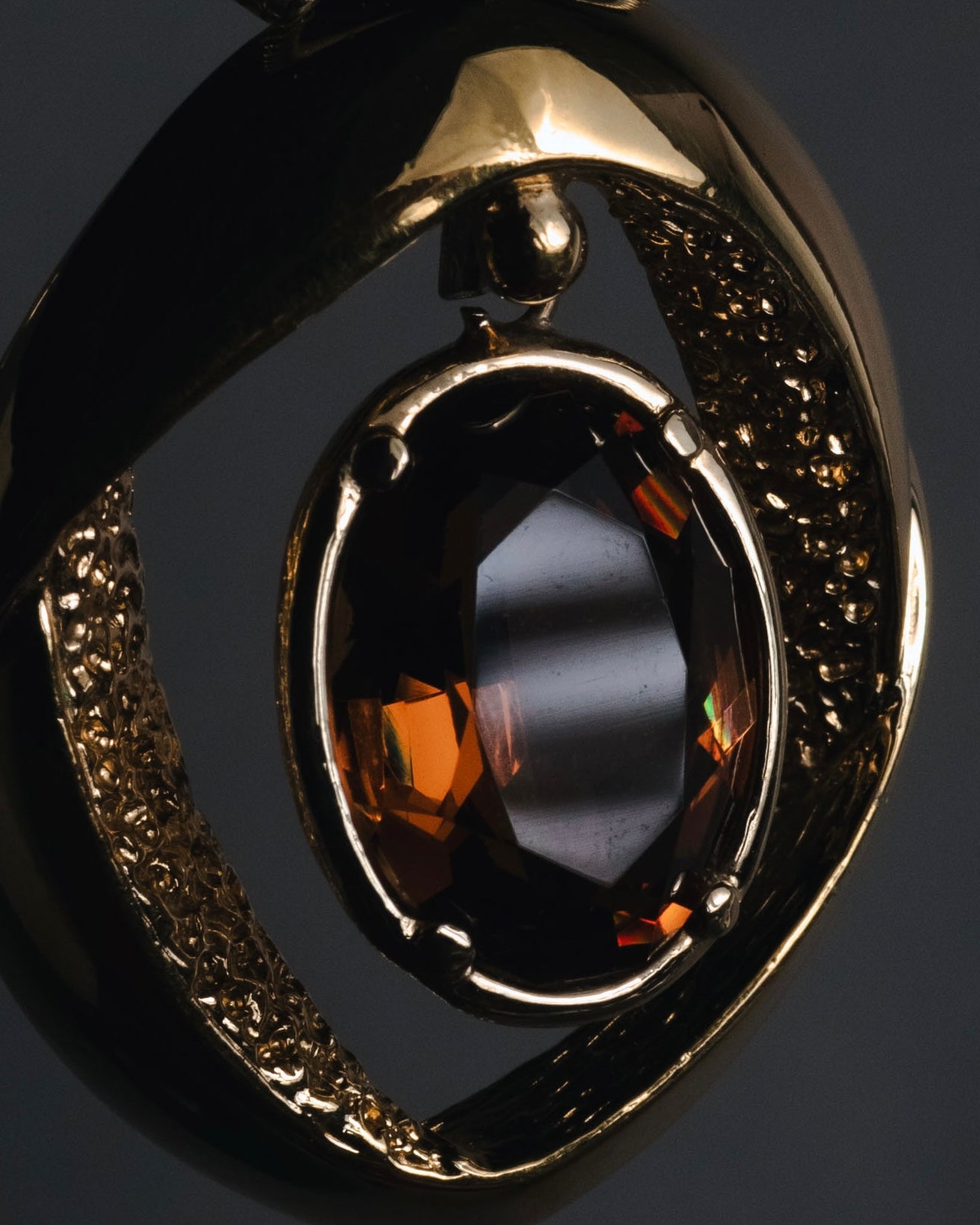 "Vintage" 80’s Sculptural oval stone pendant necklace