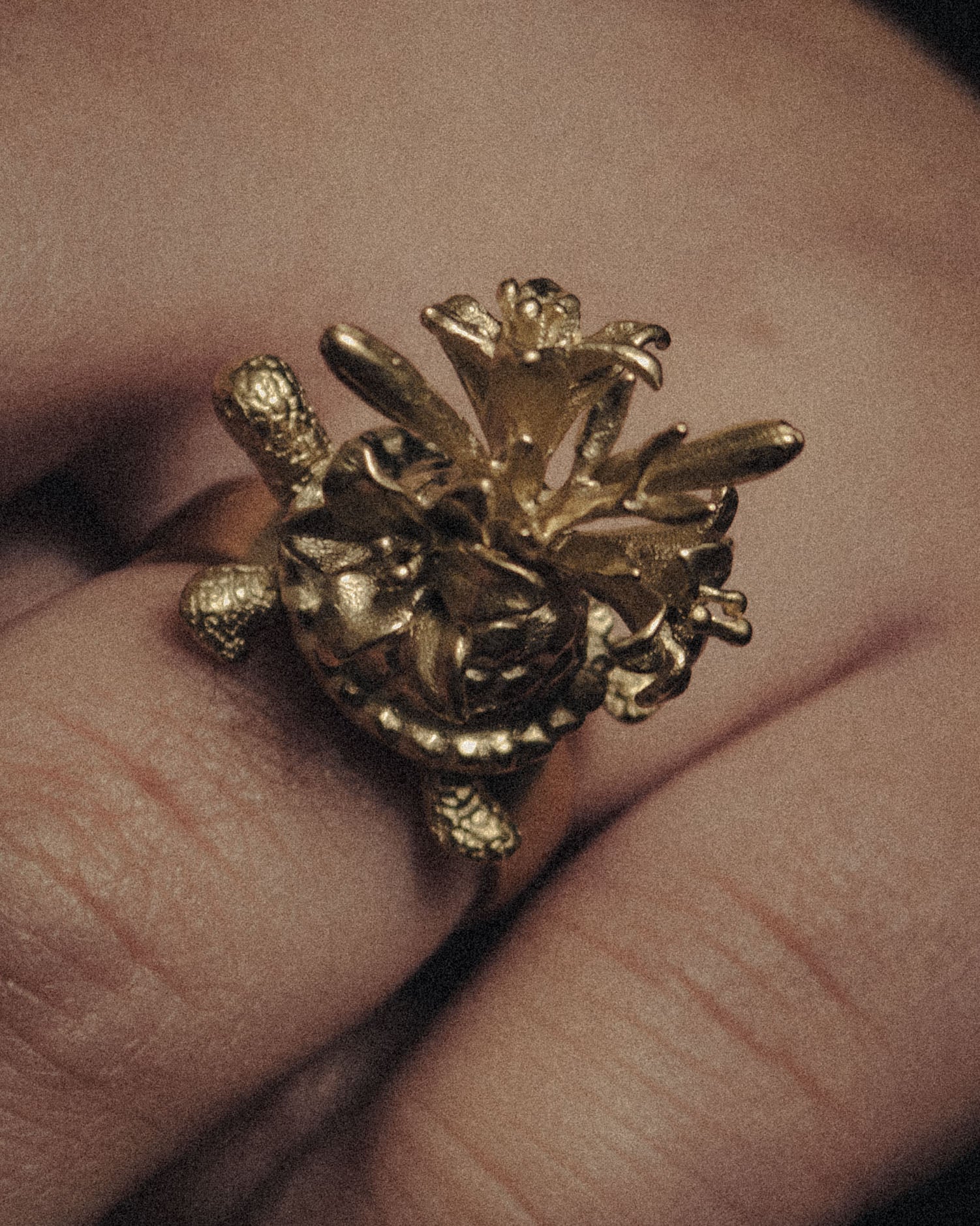 “DIOR” 2010’s sculptural turtle floral motif ring