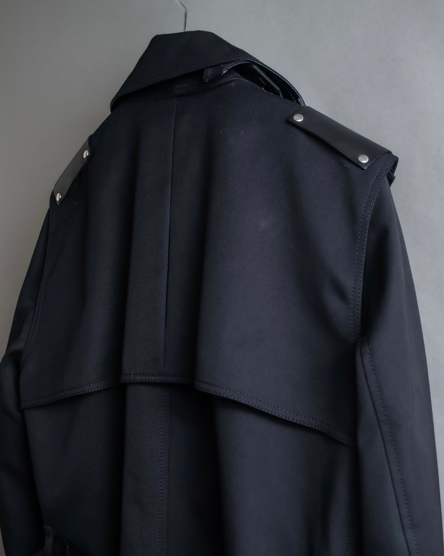 "VALENTINO" Belt docking design leather switching trench coat