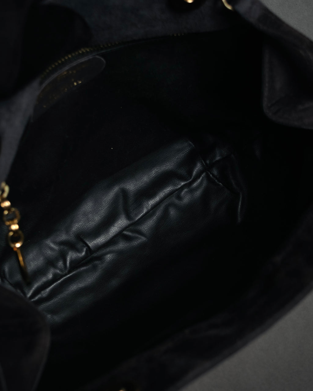 “Salvatore Ferragamo” 80’s-90’s Suede shirred ribbon shoulder bag