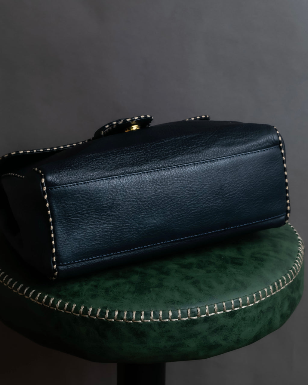 "Valentino Garavani" Saddle stitch design grain leather hand bag