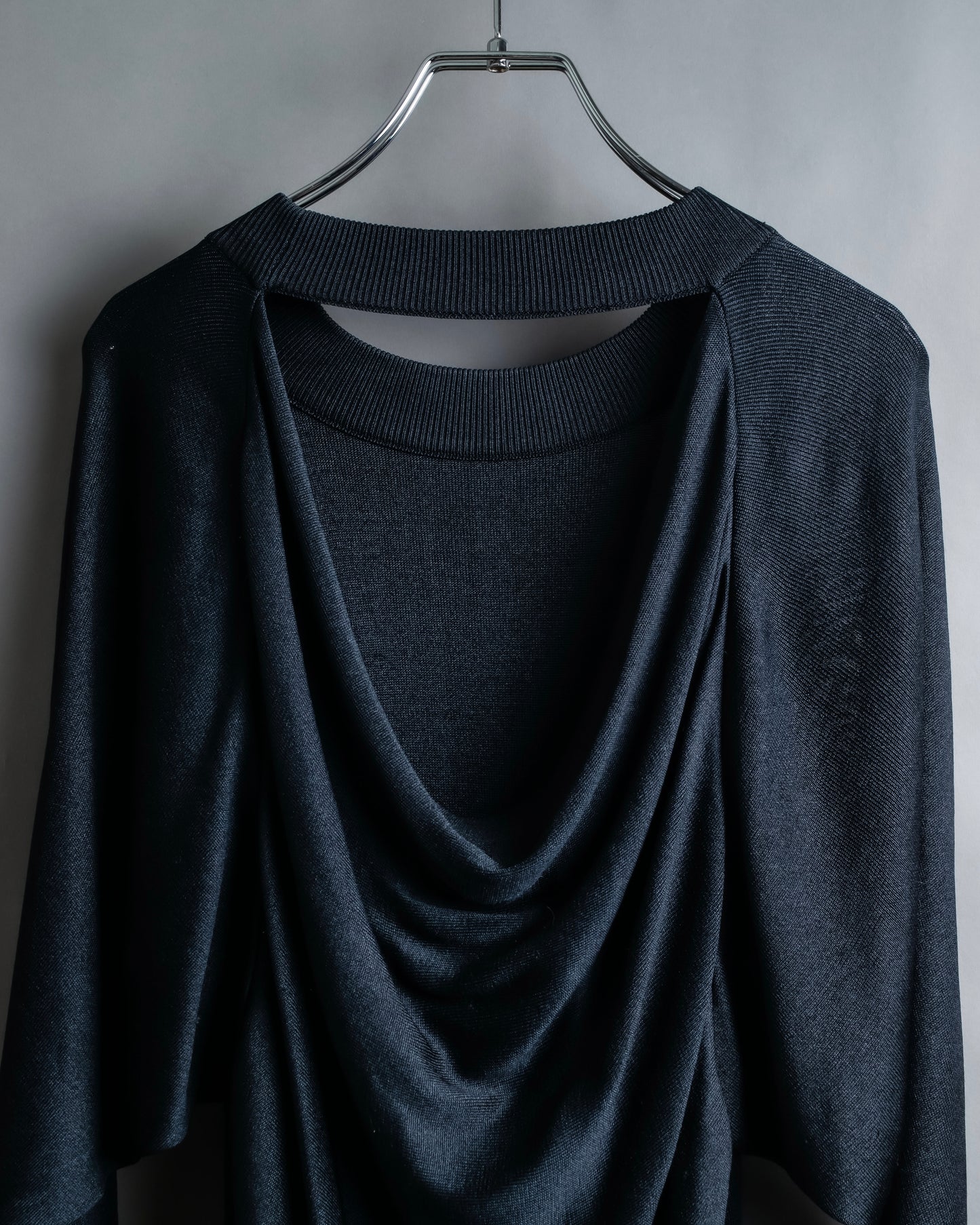 "ISSEY MIYAKE" Open back design pullover and easy pants 
silk fabric set up