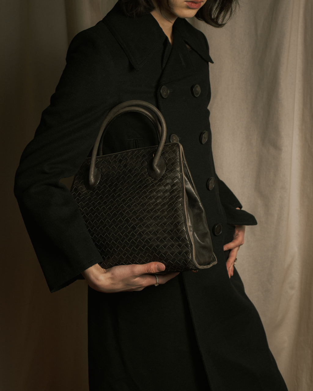 –SPECIAL– "BOTTEGA VENETA"
90’s-00’s intrecciato trapezoid handle bag