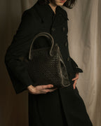 –SPECIAL– "BOTTEGA VENETA"
90’s-00’s intrecciato trapezoid handle bag