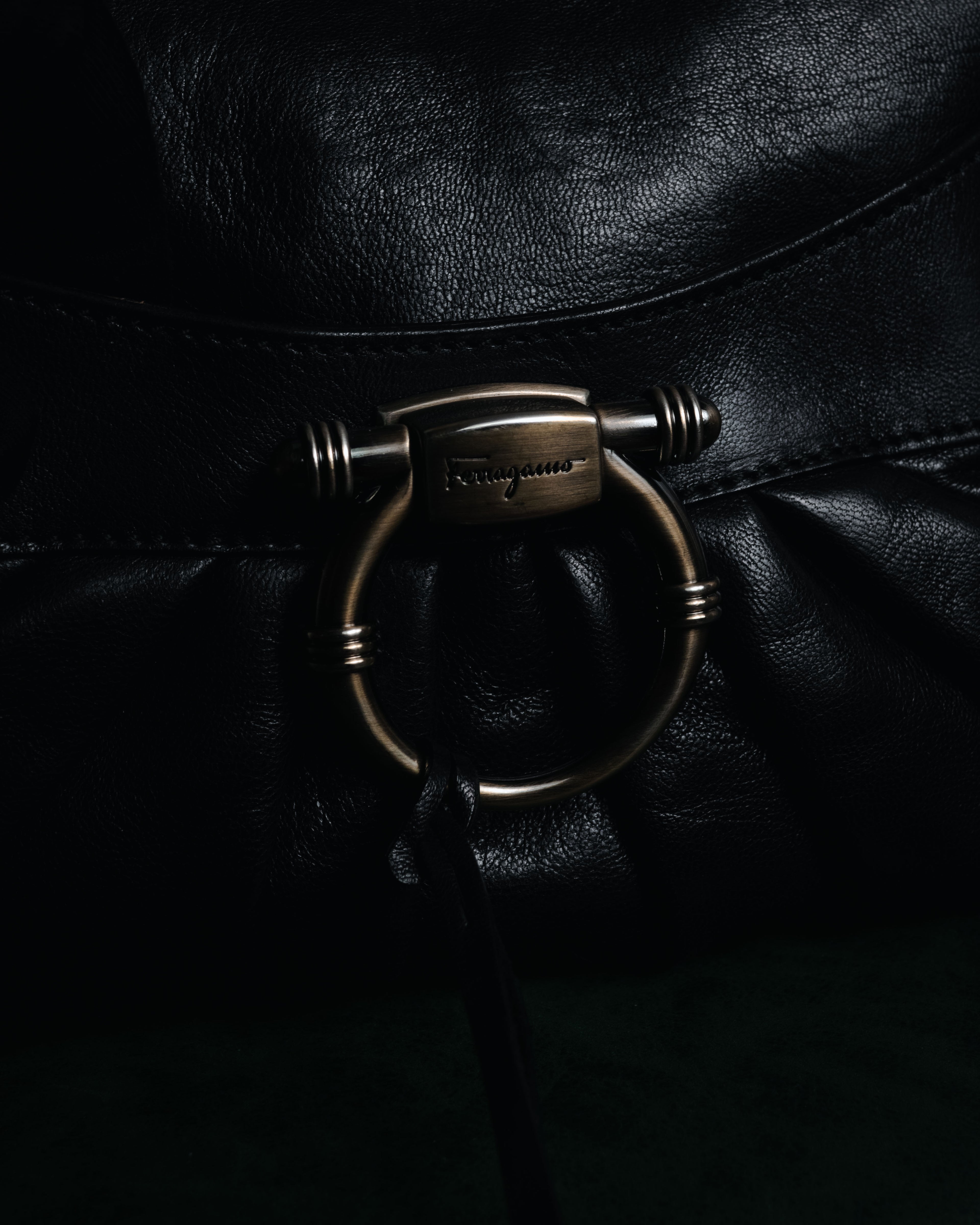 –SPECIAL– "Salvatore Ferragamo"
00’s-10’s Gathered nappa calf gancini handbag
